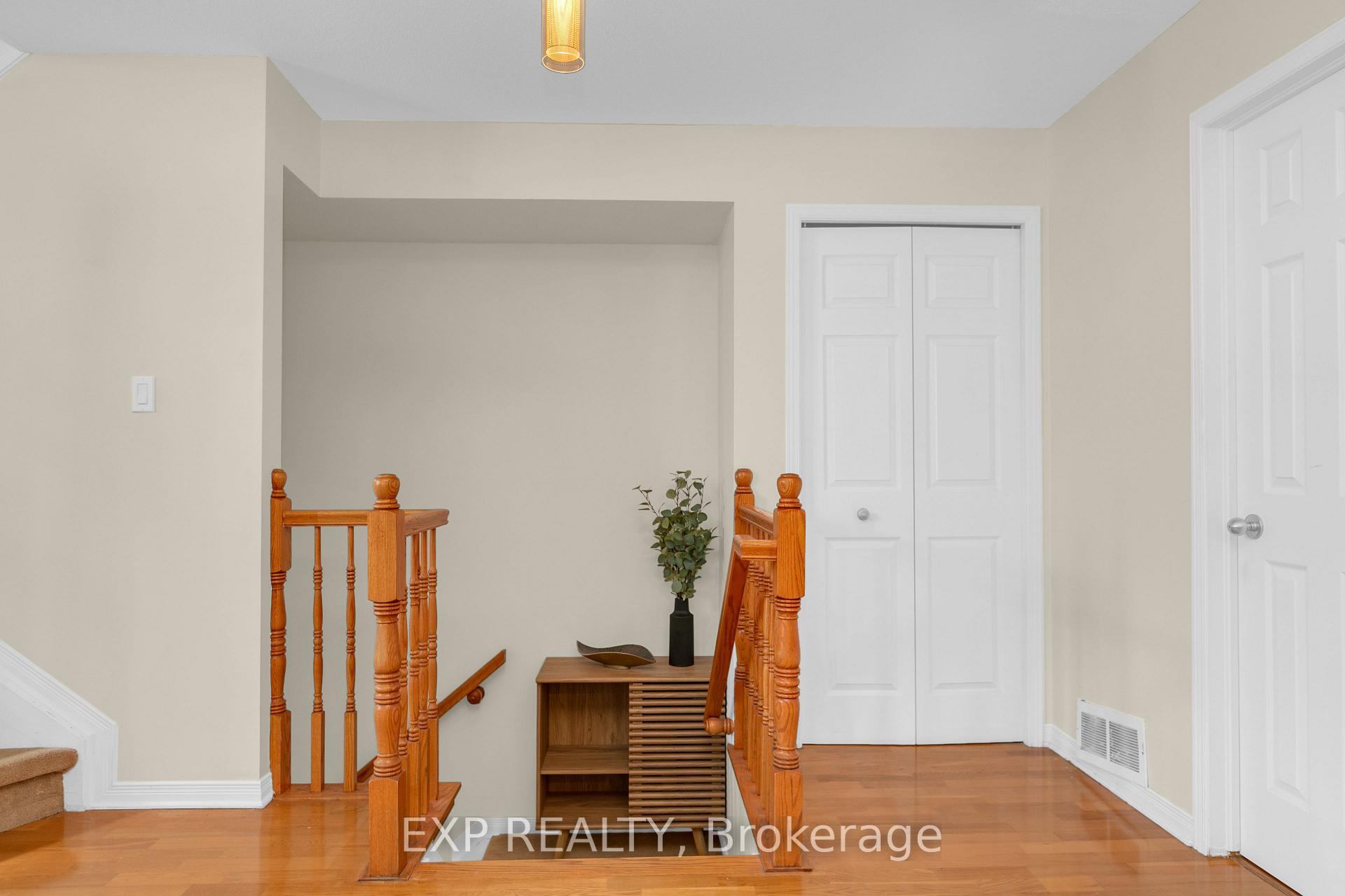 Photo 4 of 555 Reardon Private, Ottawa, Heron Gate/Industrial Park — HOMEH