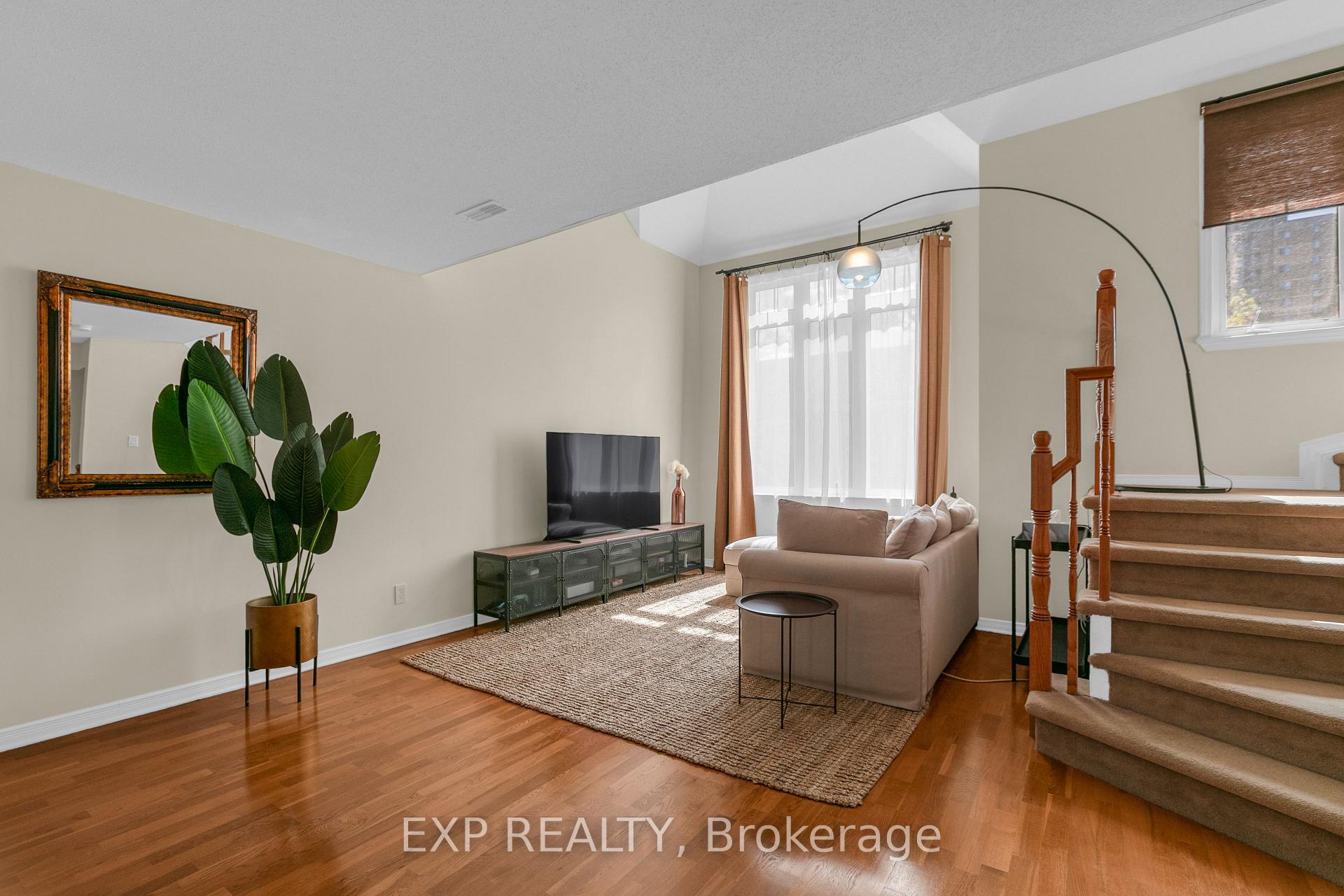 Photo 8 of 555 Reardon Private, Ottawa, Heron Gate/Industrial Park — HOMEH