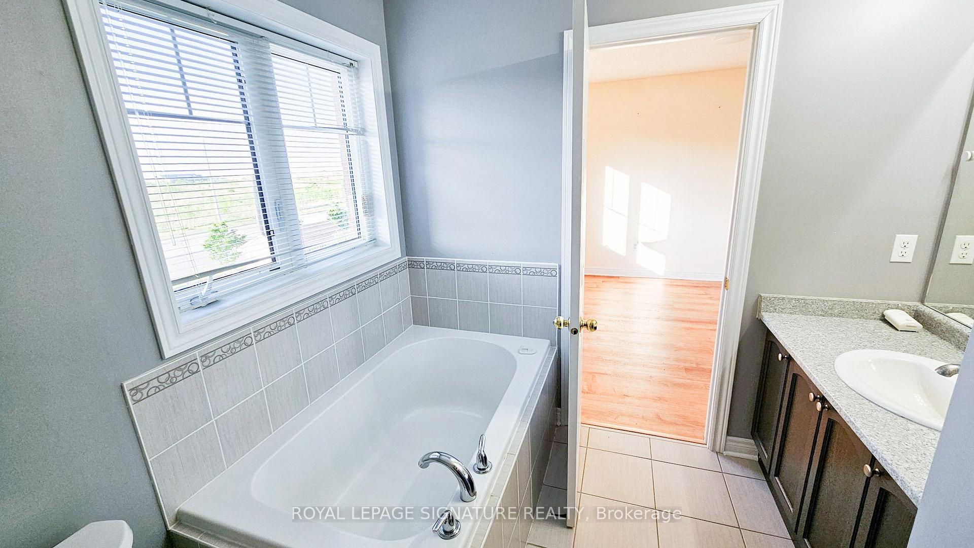 Photo 17 of 10 Keith Crescent, St. Catharines, Burleigh Hill — HOMEH