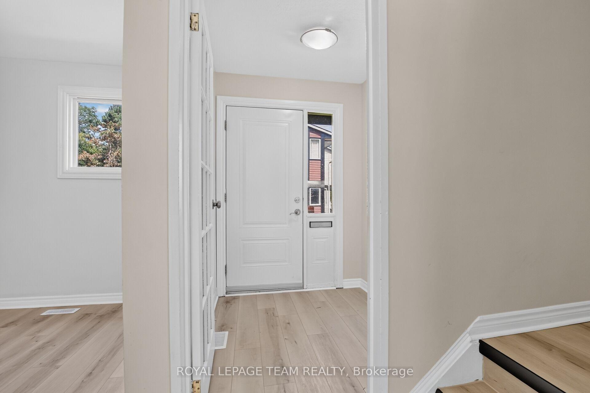 Photo 5 of 120 Mcclintock Way, Ottawa, Kanata - Katimavik — HOMEH