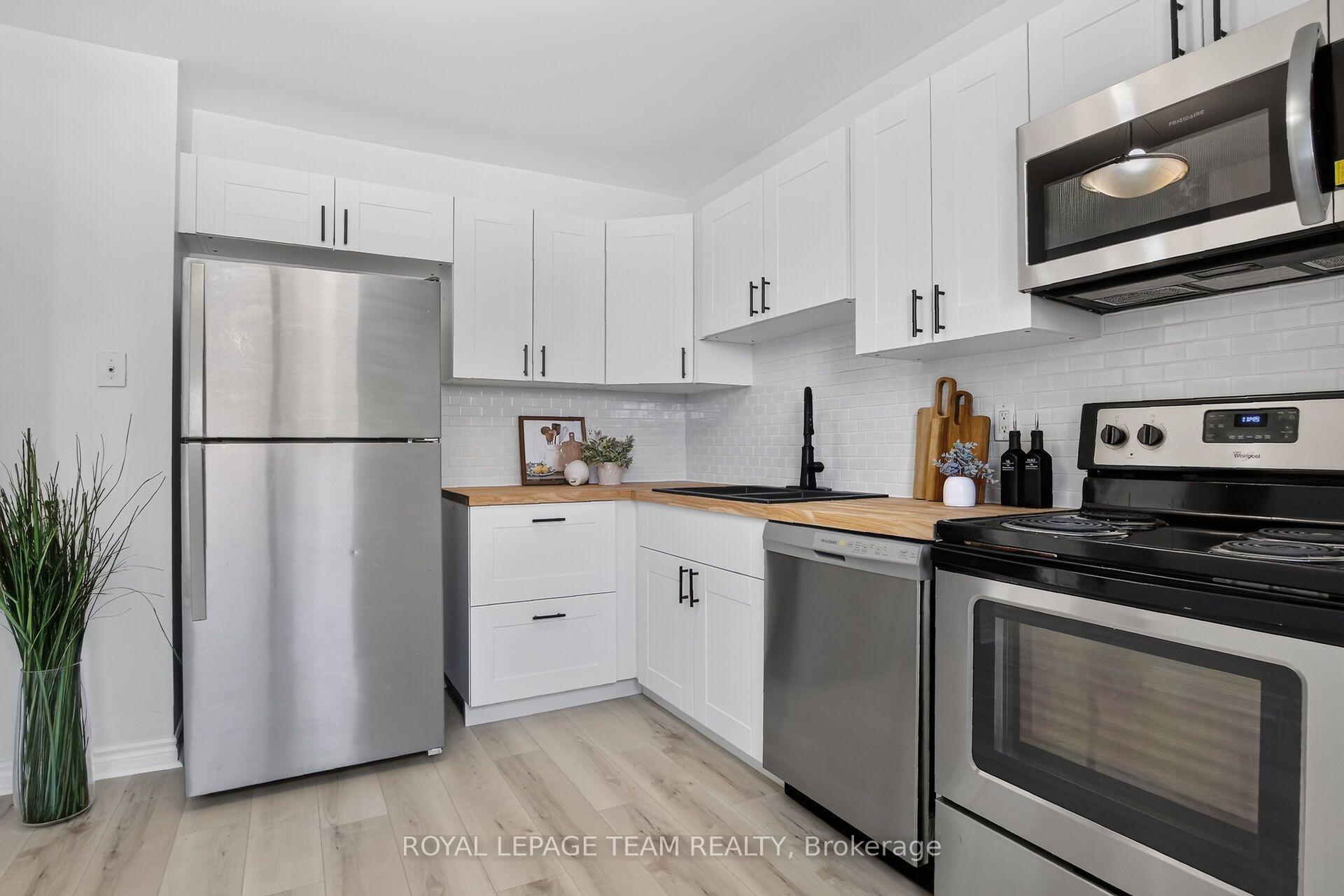 Photo 8 of 120 Mcclintock Way, Ottawa, Kanata - Katimavik — HOMEH