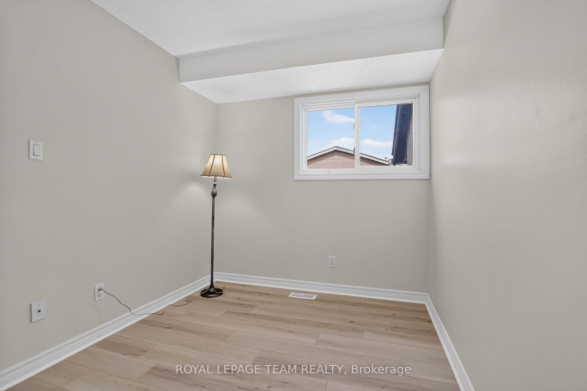 Photo 35 of 120 Mcclintock Way, Ottawa, Kanata - Katimavik — HOMEH