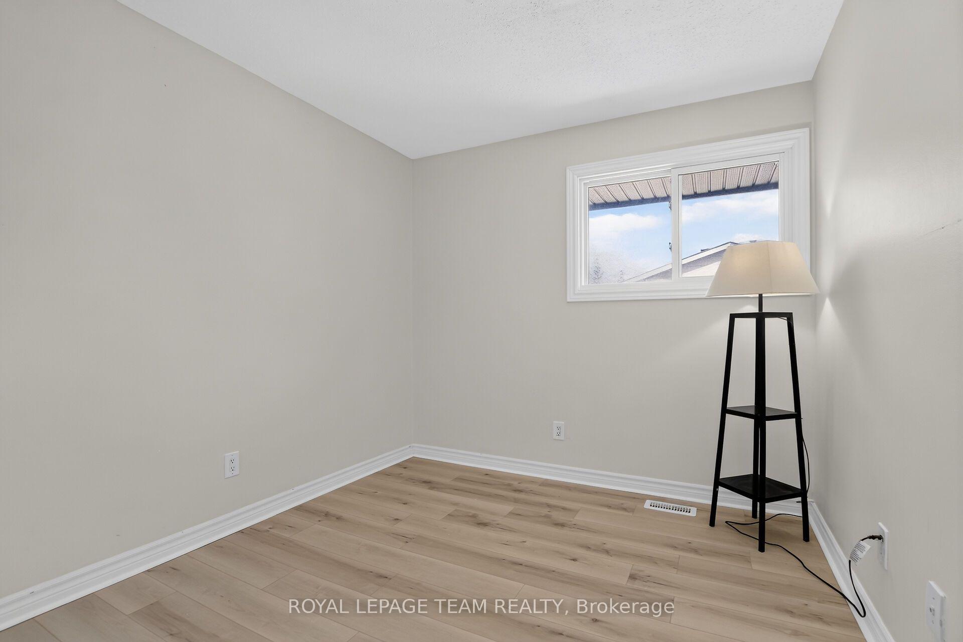 Photo 37 of 120 Mcclintock Way, Ottawa, Kanata - Katimavik — HOMEH