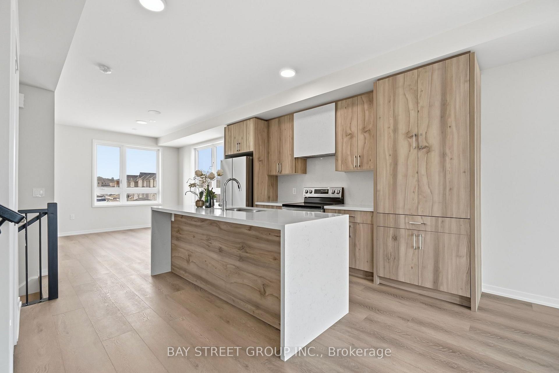 Photo 5 of 2A Big Willow Crescent, Richmond Hill, Rural Richmond Hill — HOMEH
