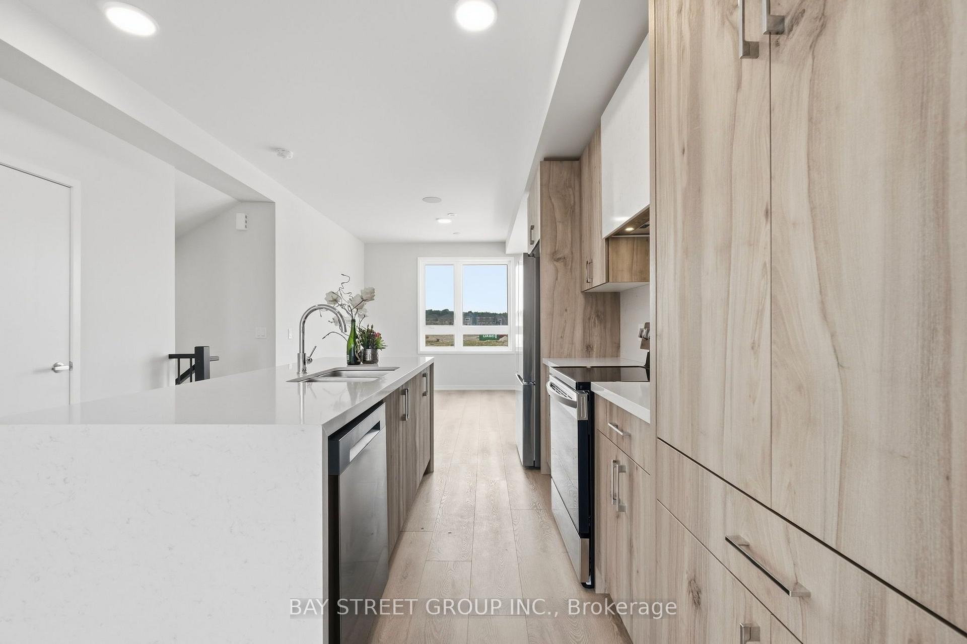 Photo 6 of 2A Big Willow Crescent, Richmond Hill, Rural Richmond Hill — HOMEH