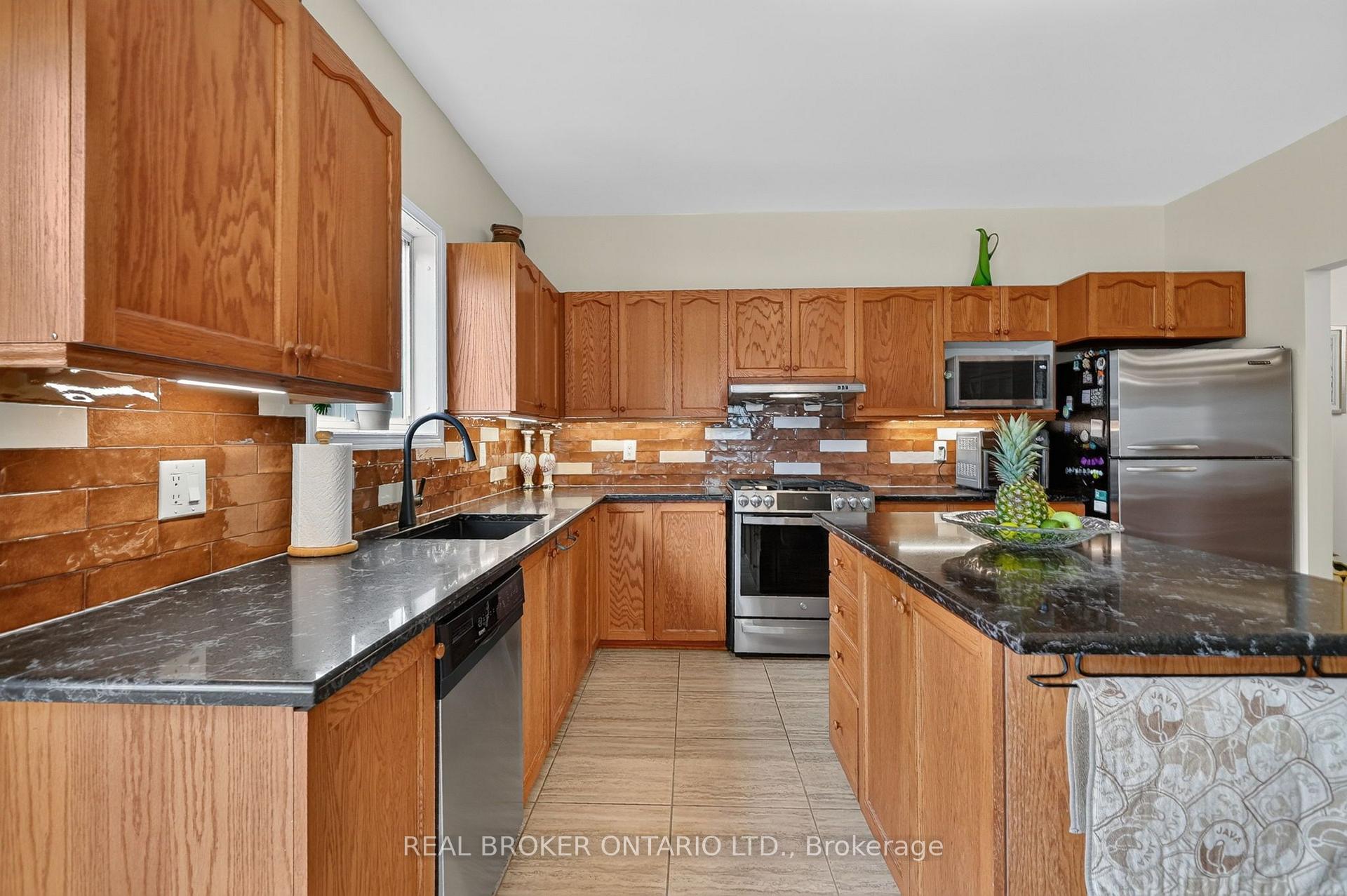 Photo 8 of 157 Fairlop Way, Ottawa, Barrhaven - Longfields — HOMEH