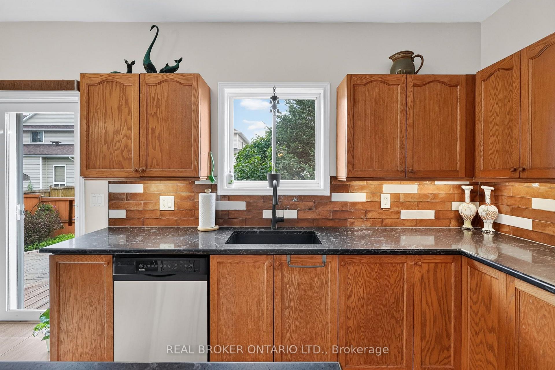 Photo 9 of 157 Fairlop Way, Ottawa, Barrhaven - Longfields — HOMEH