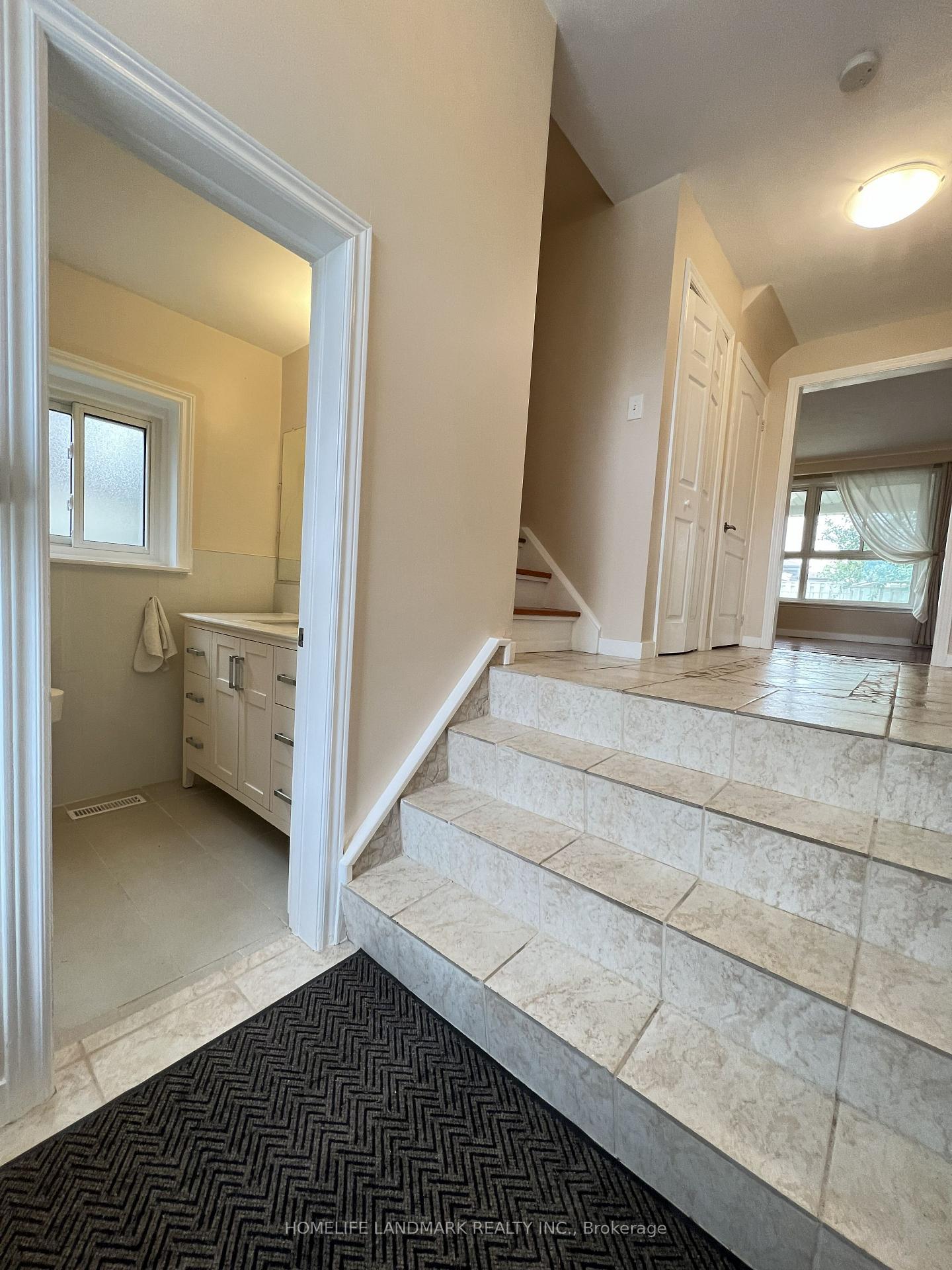 Photo 12 of 29 Tillplain Road, North York, Bathurst Manor — HOMEH