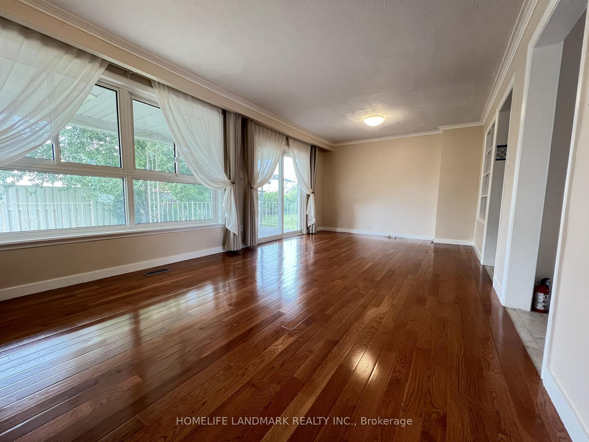 Photo 18 of 29 Tillplain Road, North York, Bathurst Manor — HOMEH