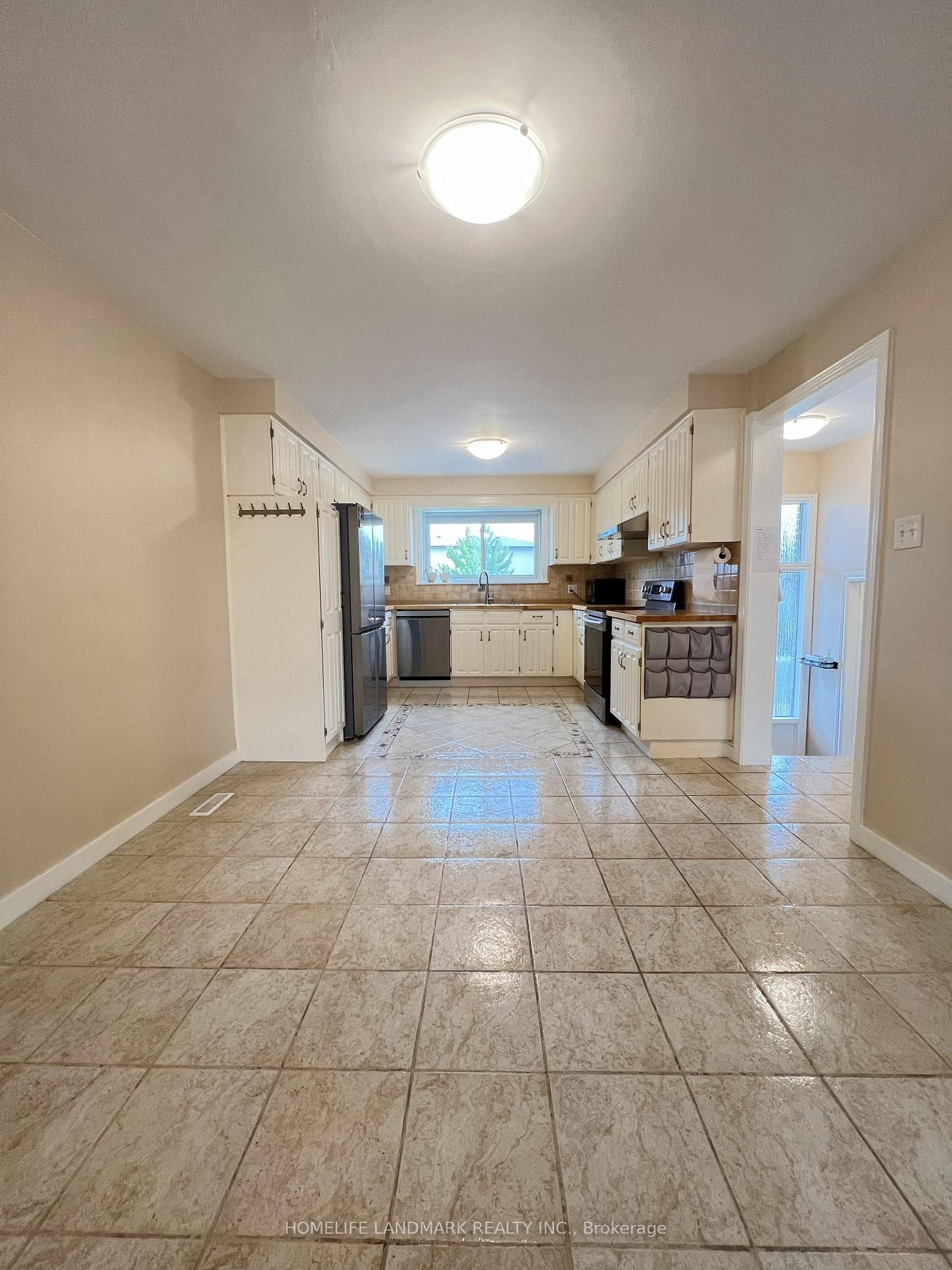 Photo 19 of 29 Tillplain Road, North York, Bathurst Manor — HOMEH