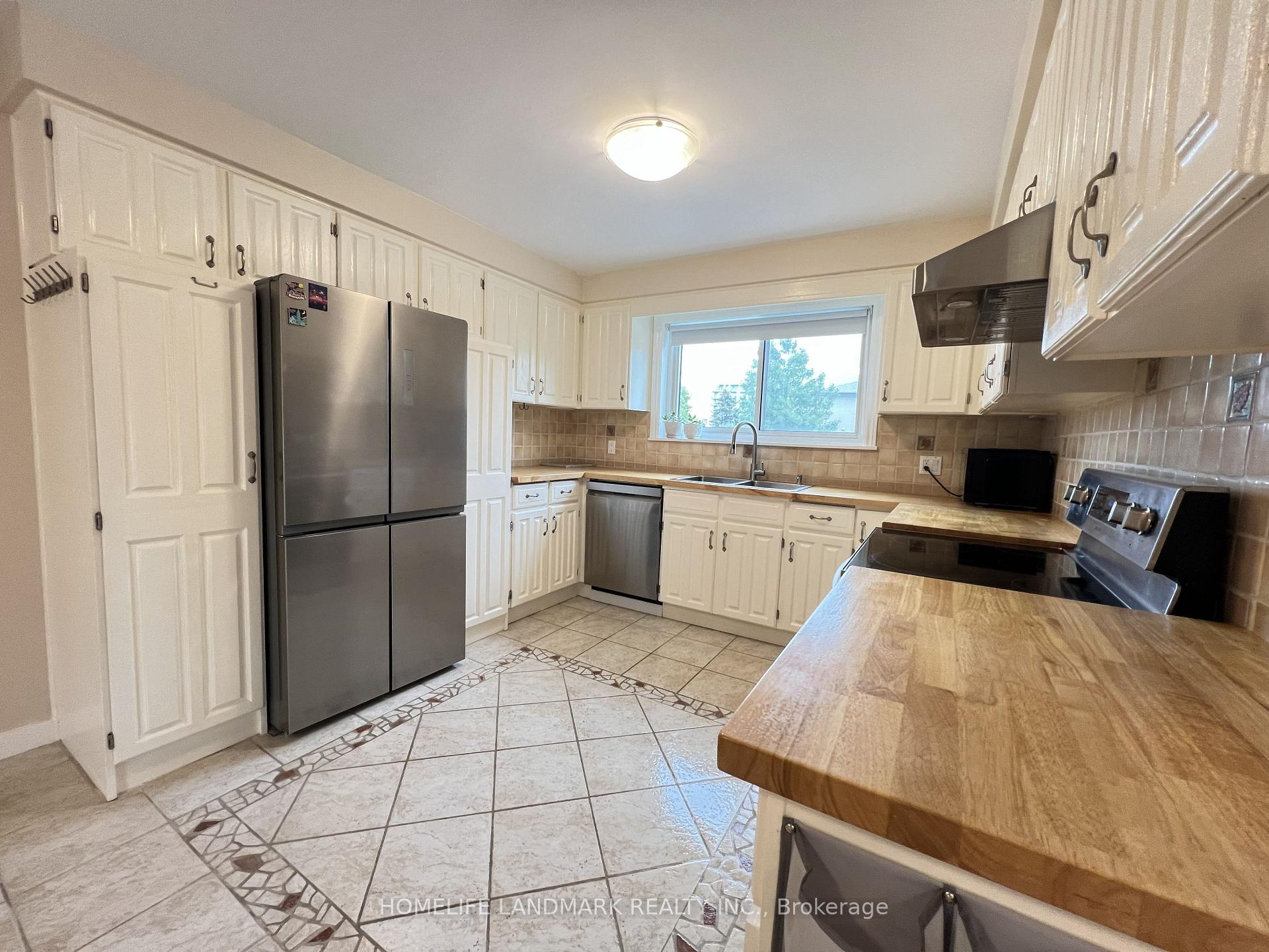 Photo 21 of 29 Tillplain Road, North York, Bathurst Manor — HOMEH