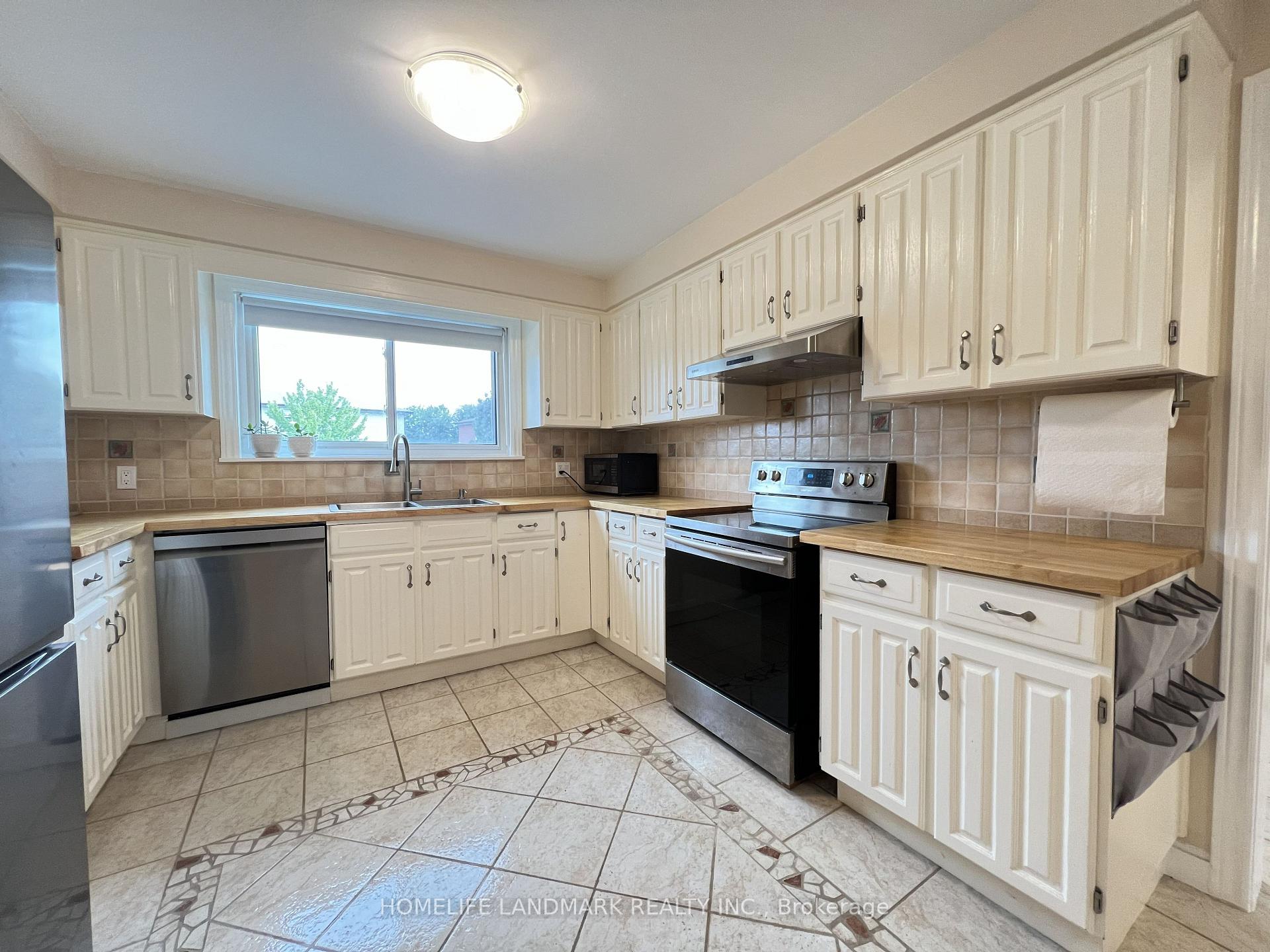 Photo 22 of 29 Tillplain Road, North York, Bathurst Manor — HOMEH