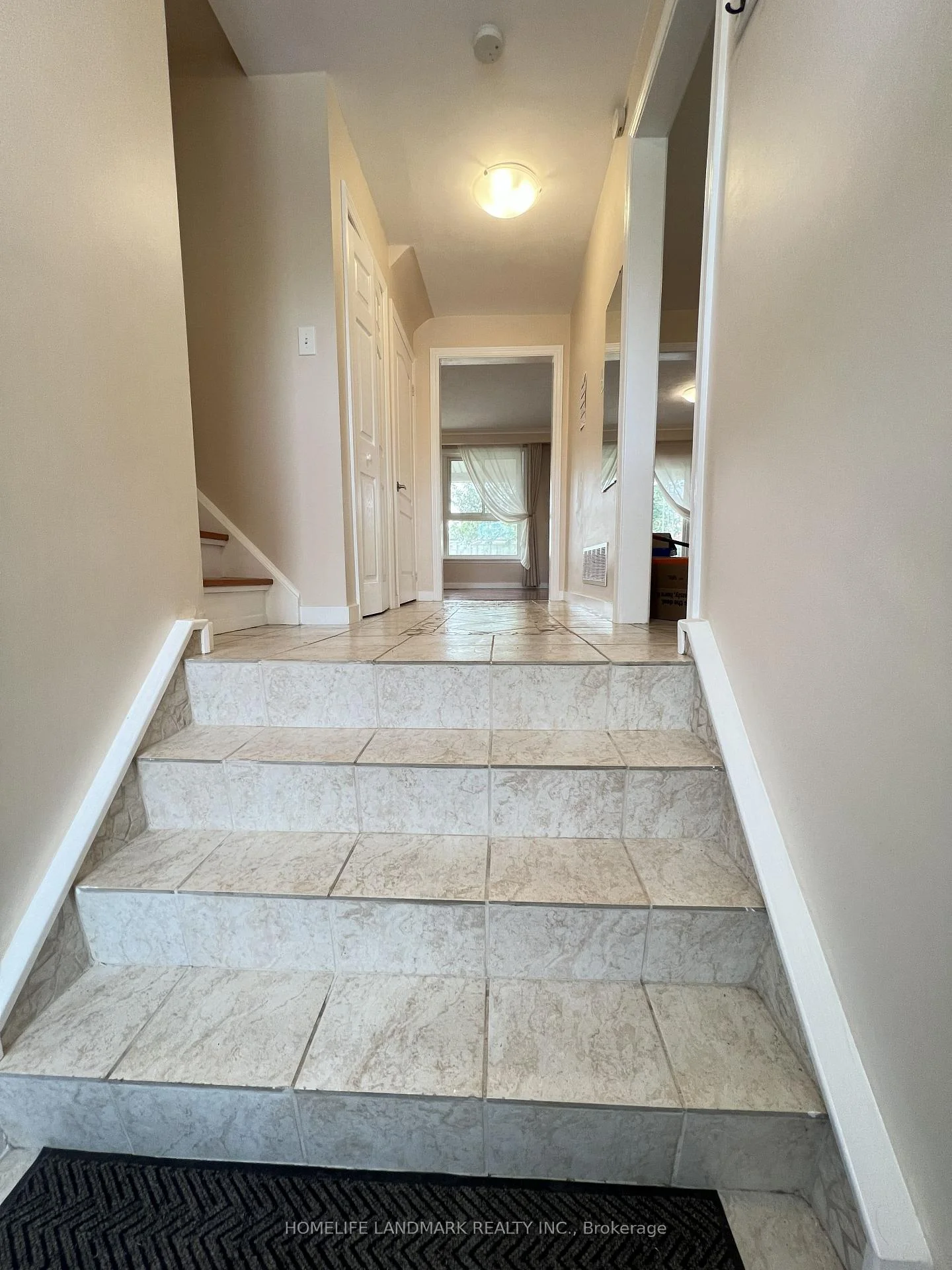 Photo 10 of 29 Tillplain Road, North York, Bathurst Manor — HOMEH