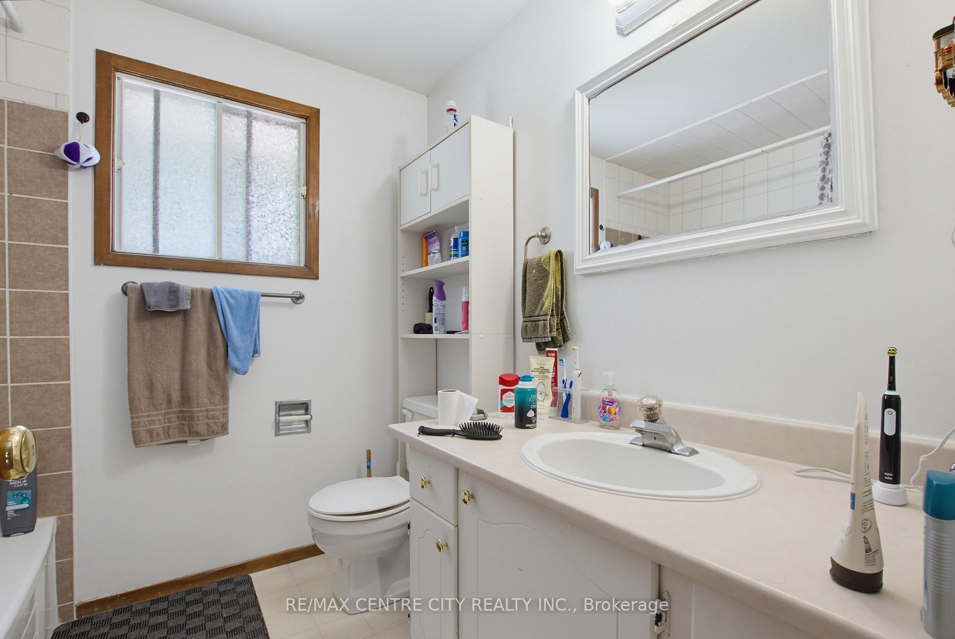 Photo 24 of 581 Deveron Crescent, London, South T — HOMEH