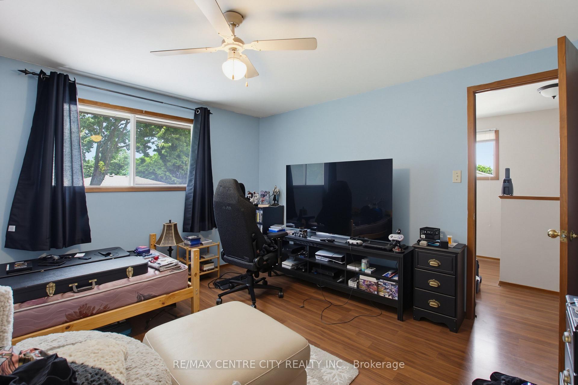 Photo 26 of 581 Deveron Crescent, London, South T — HOMEH