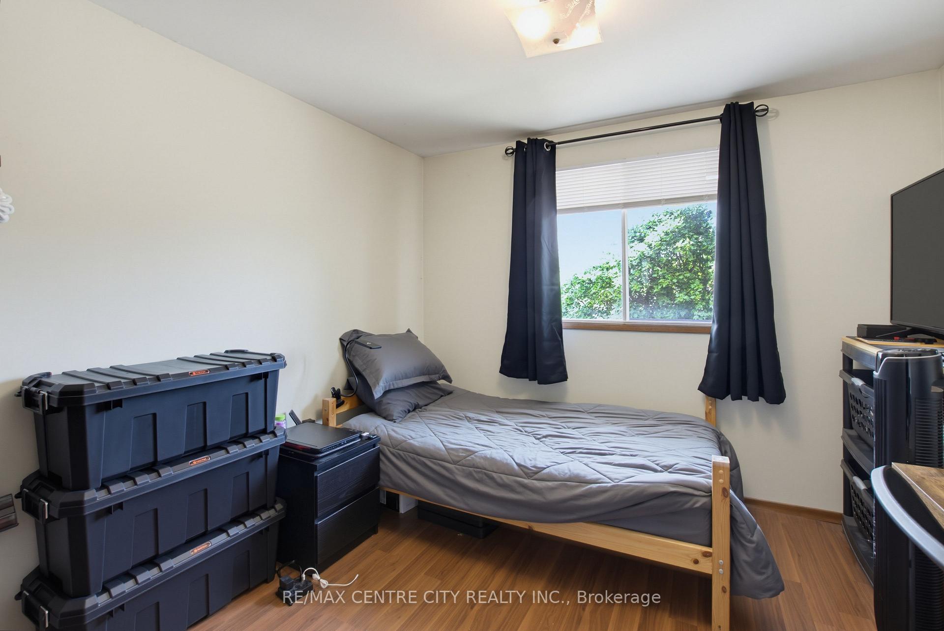 Photo 27 of 581 Deveron Crescent, London, South T — HOMEH