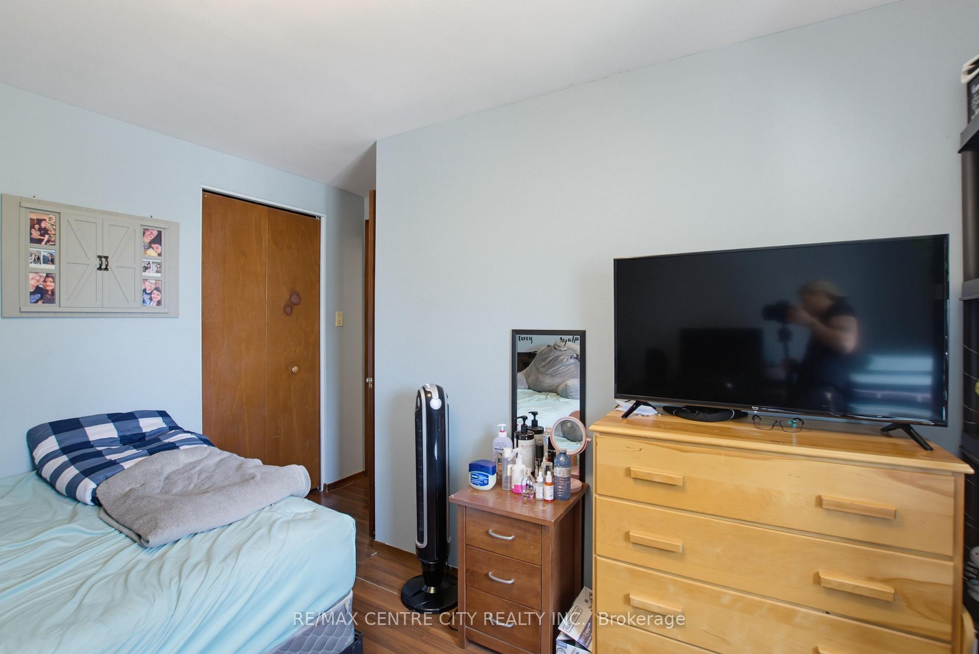 Photo 29 of 581 Deveron Crescent, London, South T — HOMEH