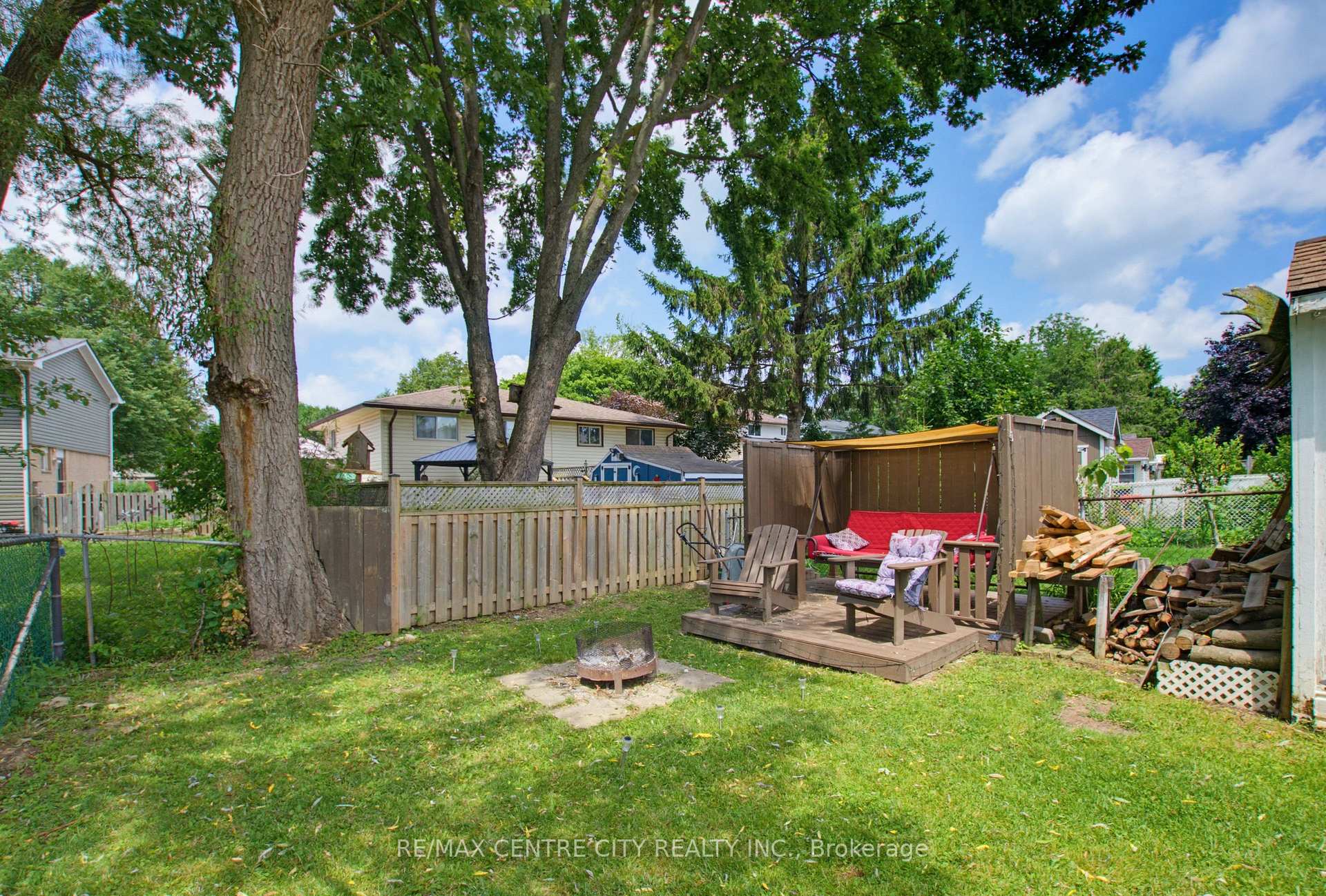 Photo 37 of 581 Deveron Crescent, London, South T — HOMEH