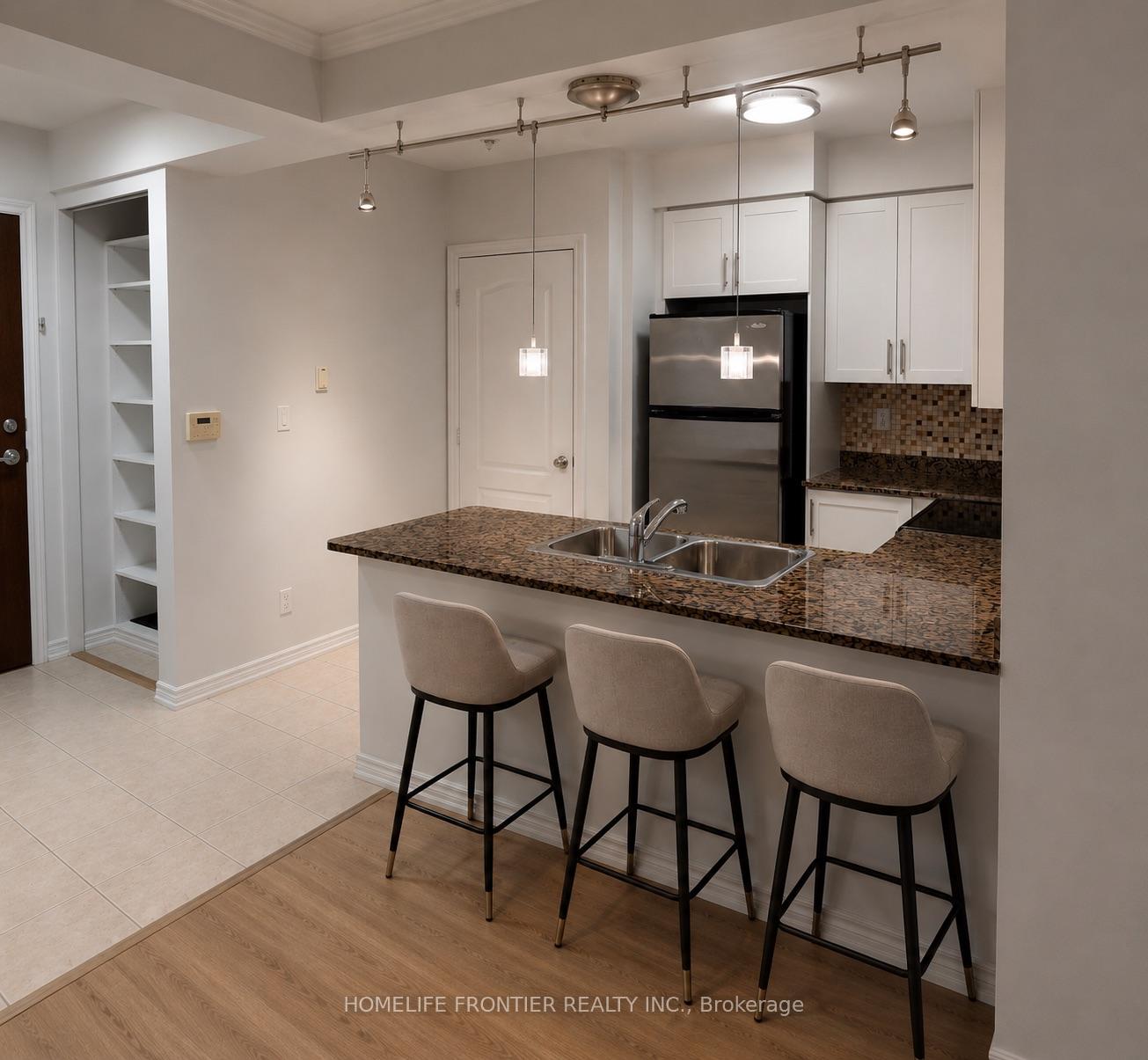 Photo 3 of Unit 1111, 100 Promenade Circle, Vaughan, Brownridge — HOMEH