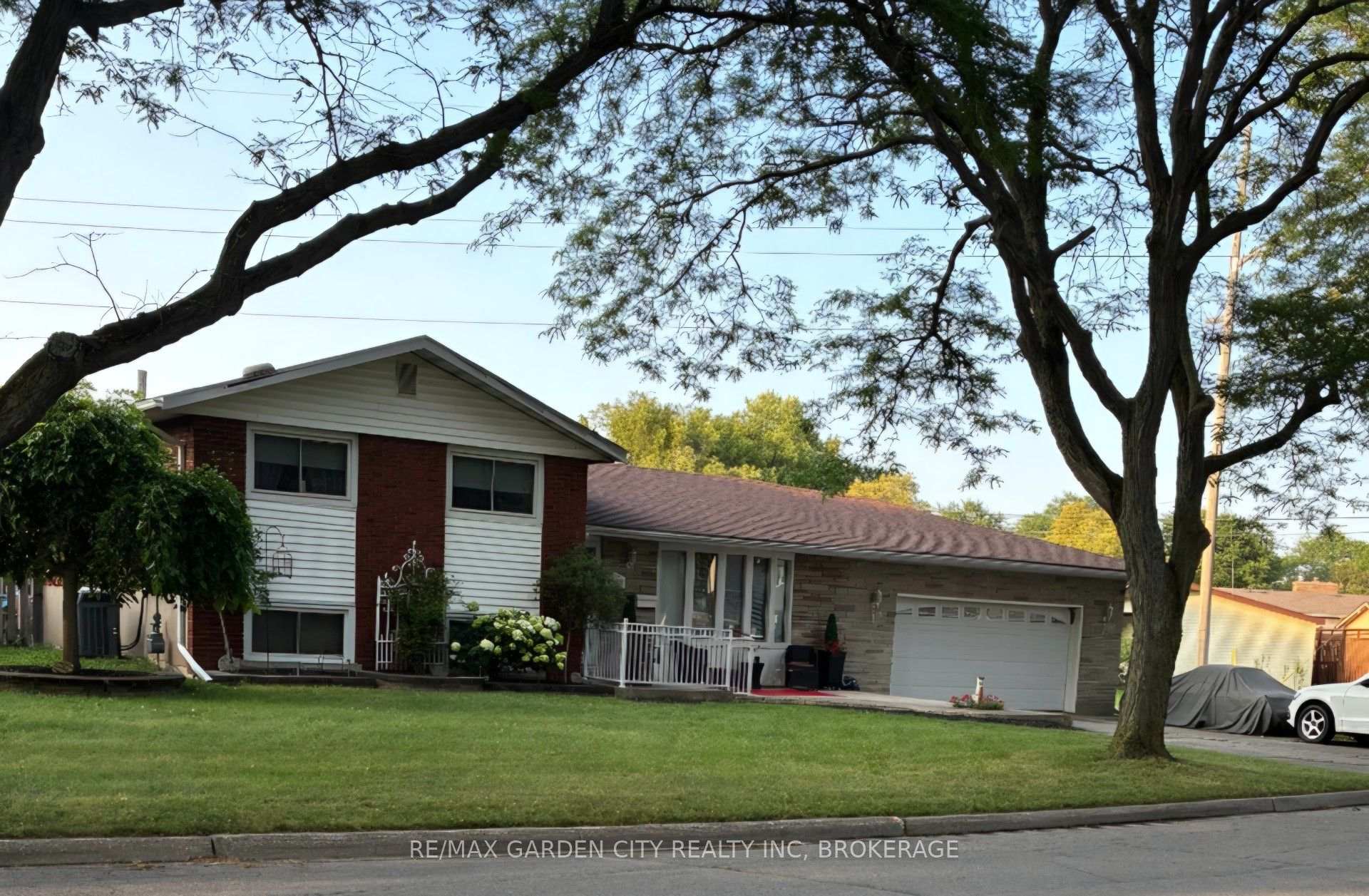 Photo of 8842 Roosevelt Street