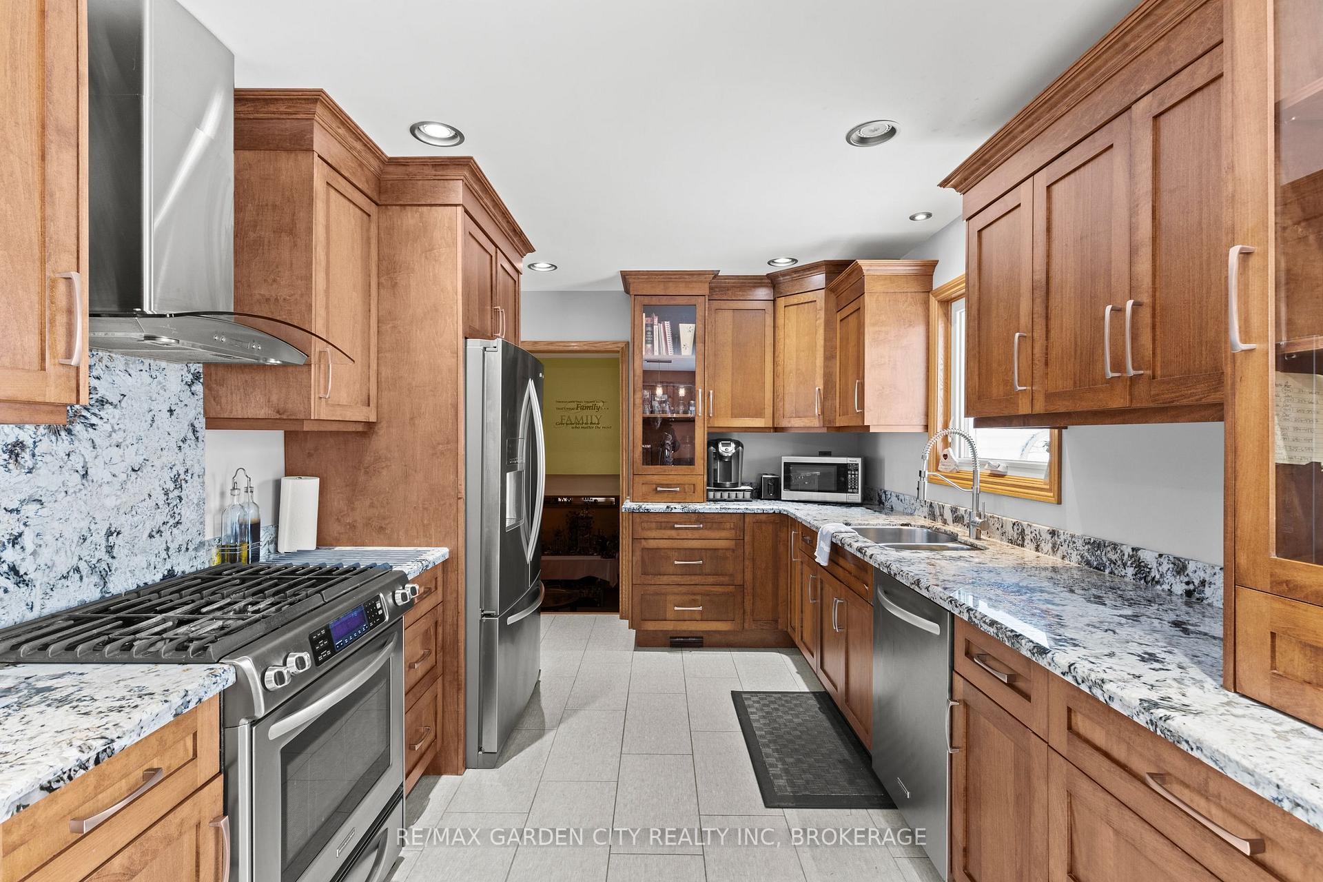 Photo 9 of 8842 Roosevelt Street, Niagara Falls, Chippawa — HOMEH
