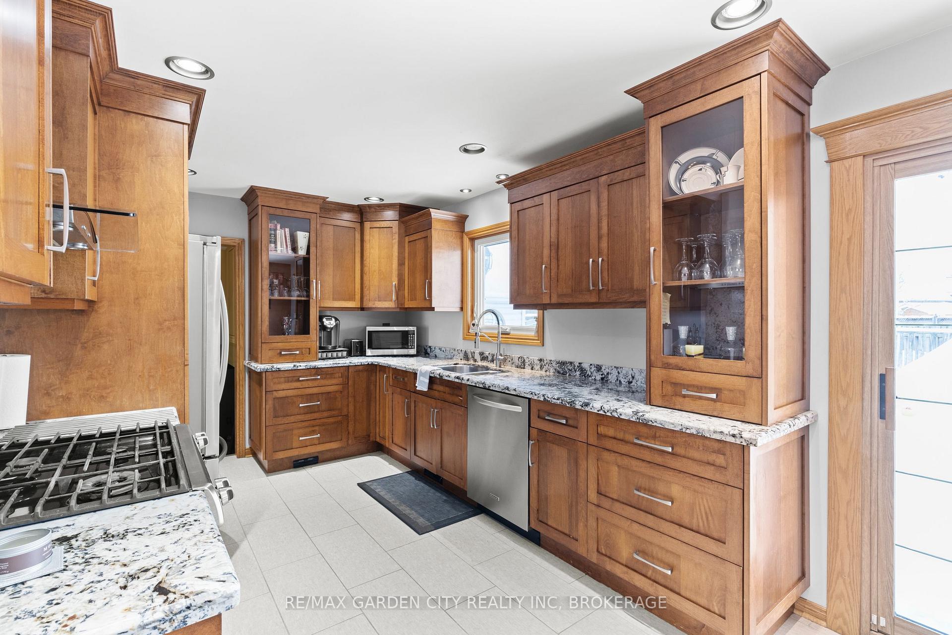 Photo 10 of 8842 Roosevelt Street, Niagara Falls, Chippawa — HOMEH