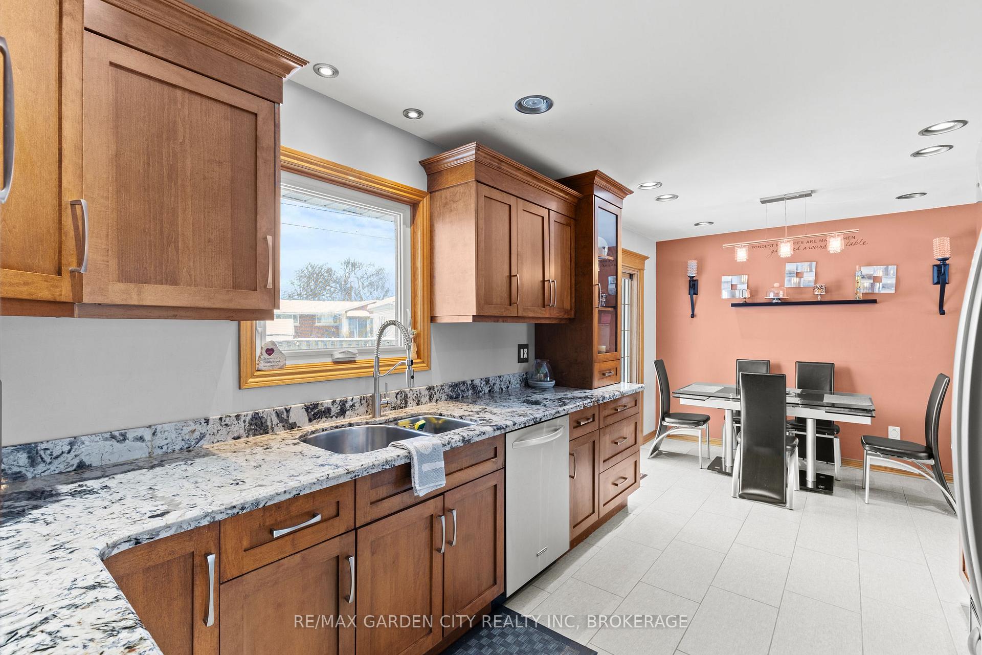 Photo 11 of 8842 Roosevelt Street, Niagara Falls, Chippawa — HOMEH
