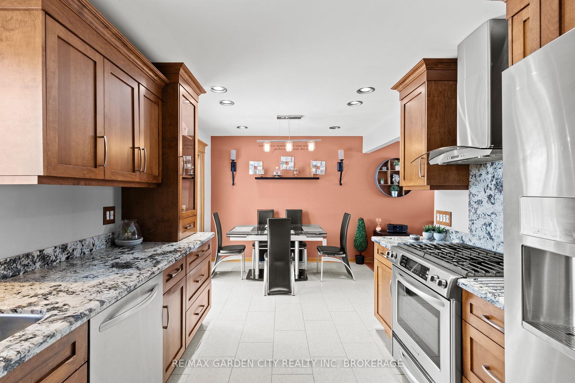 Photo 12 of 8842 Roosevelt Street, Niagara Falls, Chippawa — HOMEH