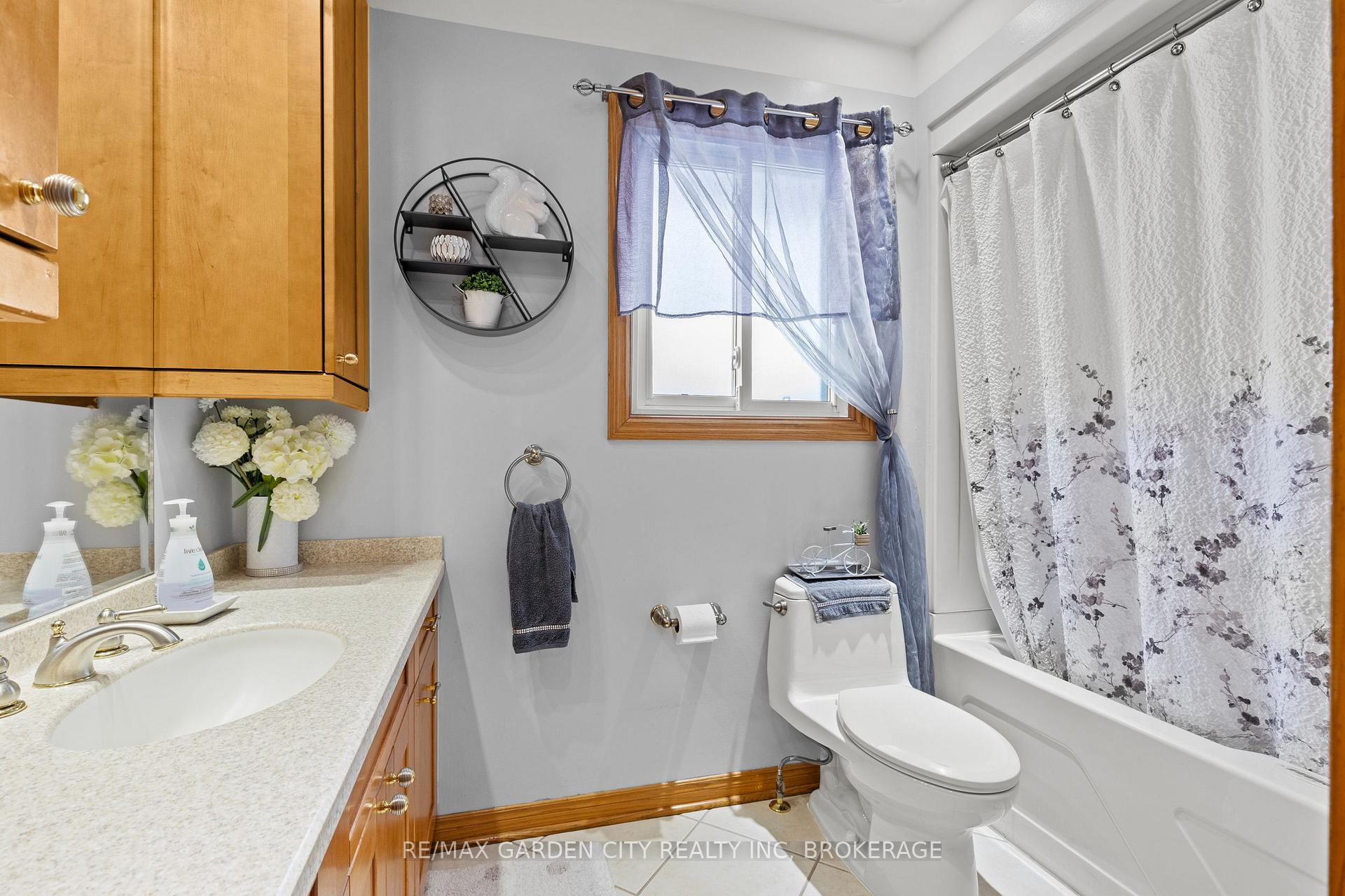 Photo 18 of 8842 Roosevelt Street, Niagara Falls, Chippawa — HOMEH
