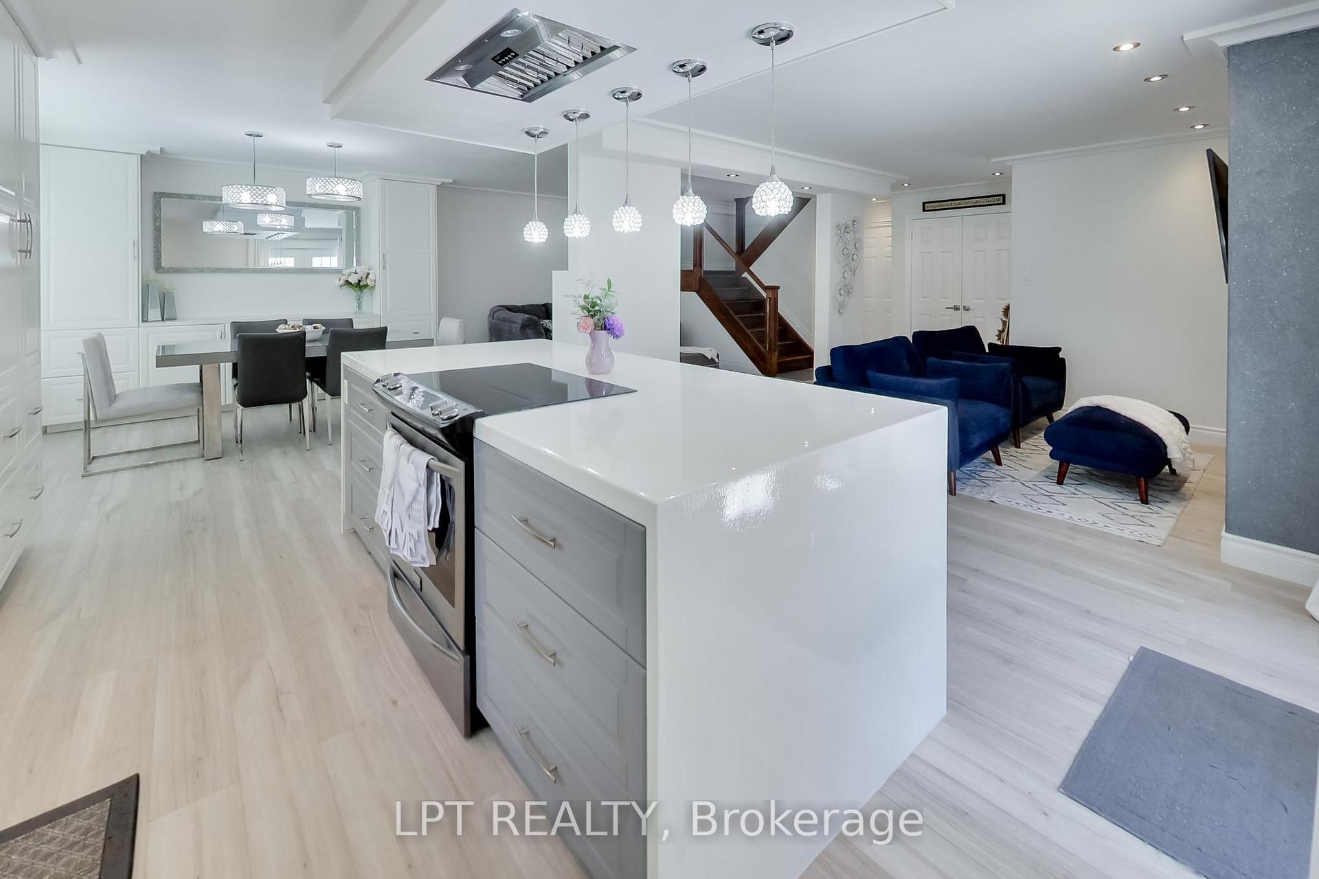Photo 3 of 2482 Snowhill Court, Burlington, Brant Hills — HOMEH