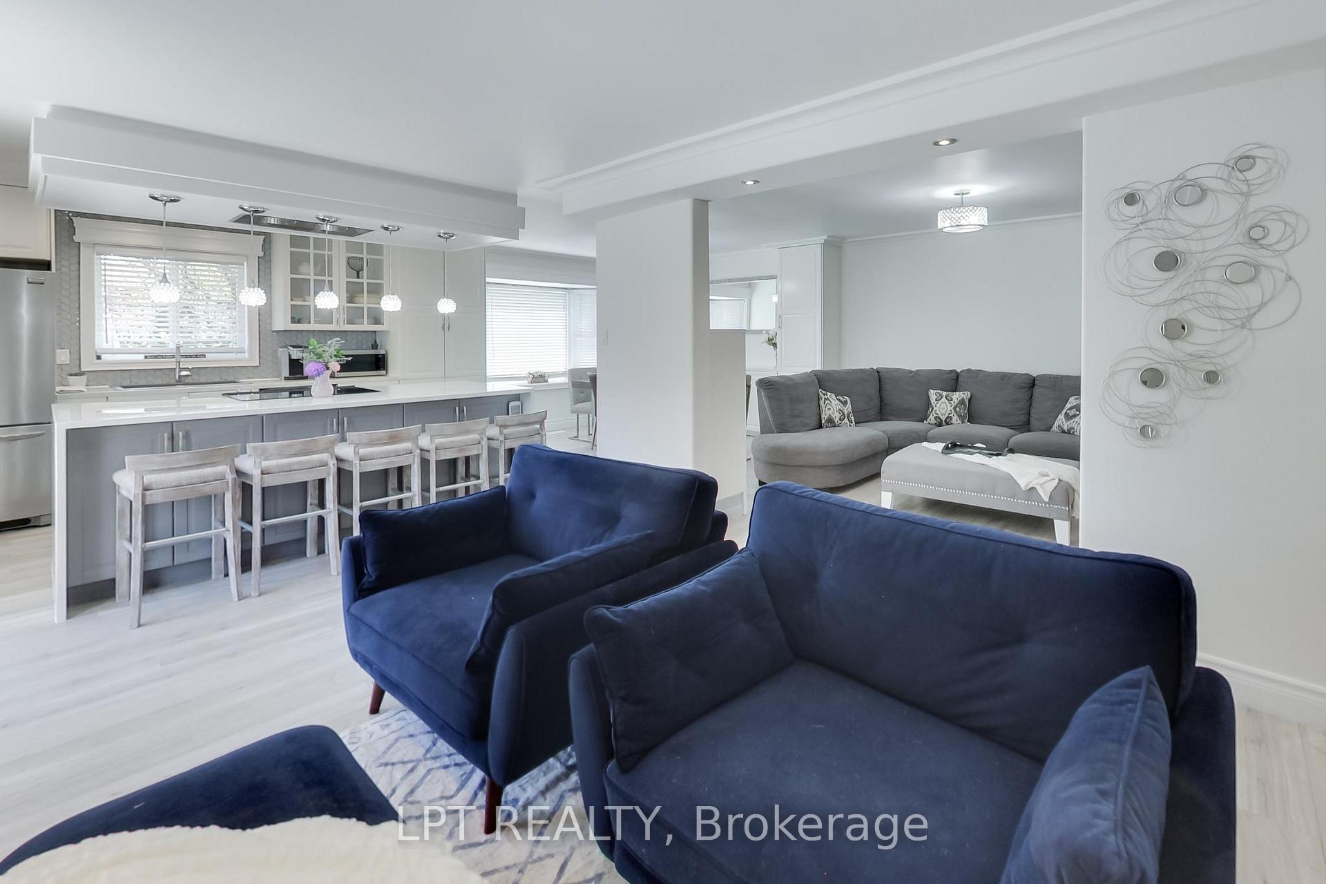 Photo 6 of 2482 Snowhill Court, Burlington, Brant Hills — HOMEH