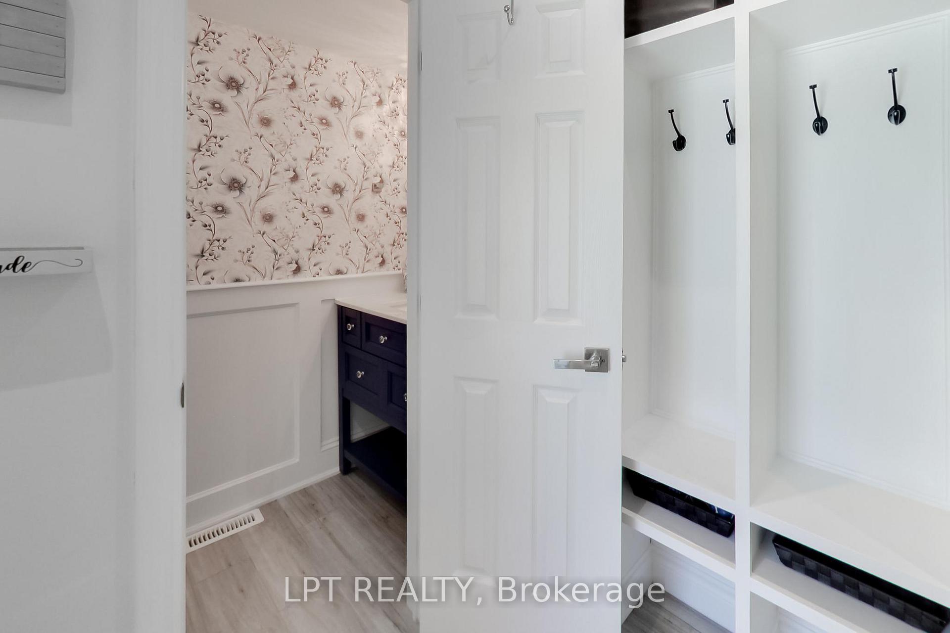 Photo 7 of 2482 Snowhill Court, Burlington, Brant Hills — HOMEH
