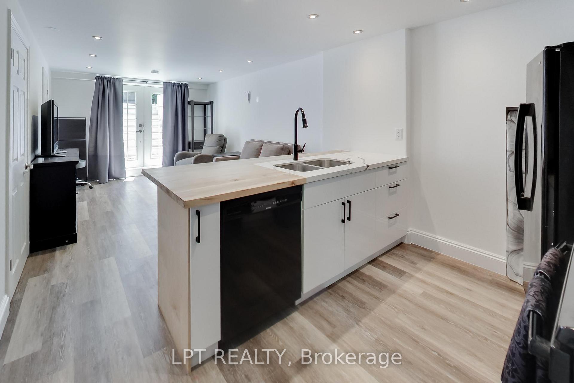 Photo 12 of 2482 Snowhill Court, Burlington, Brant Hills — HOMEH