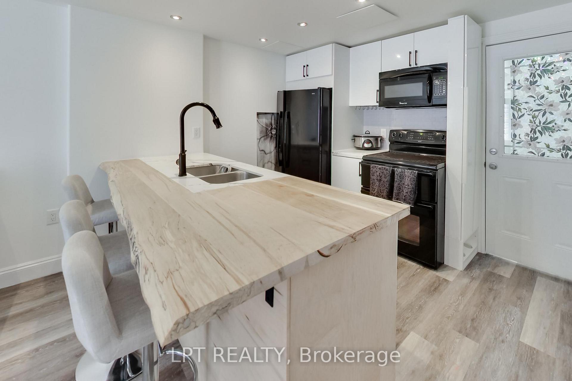 Photo 13 of 2482 Snowhill Court, Burlington, Brant Hills — HOMEH