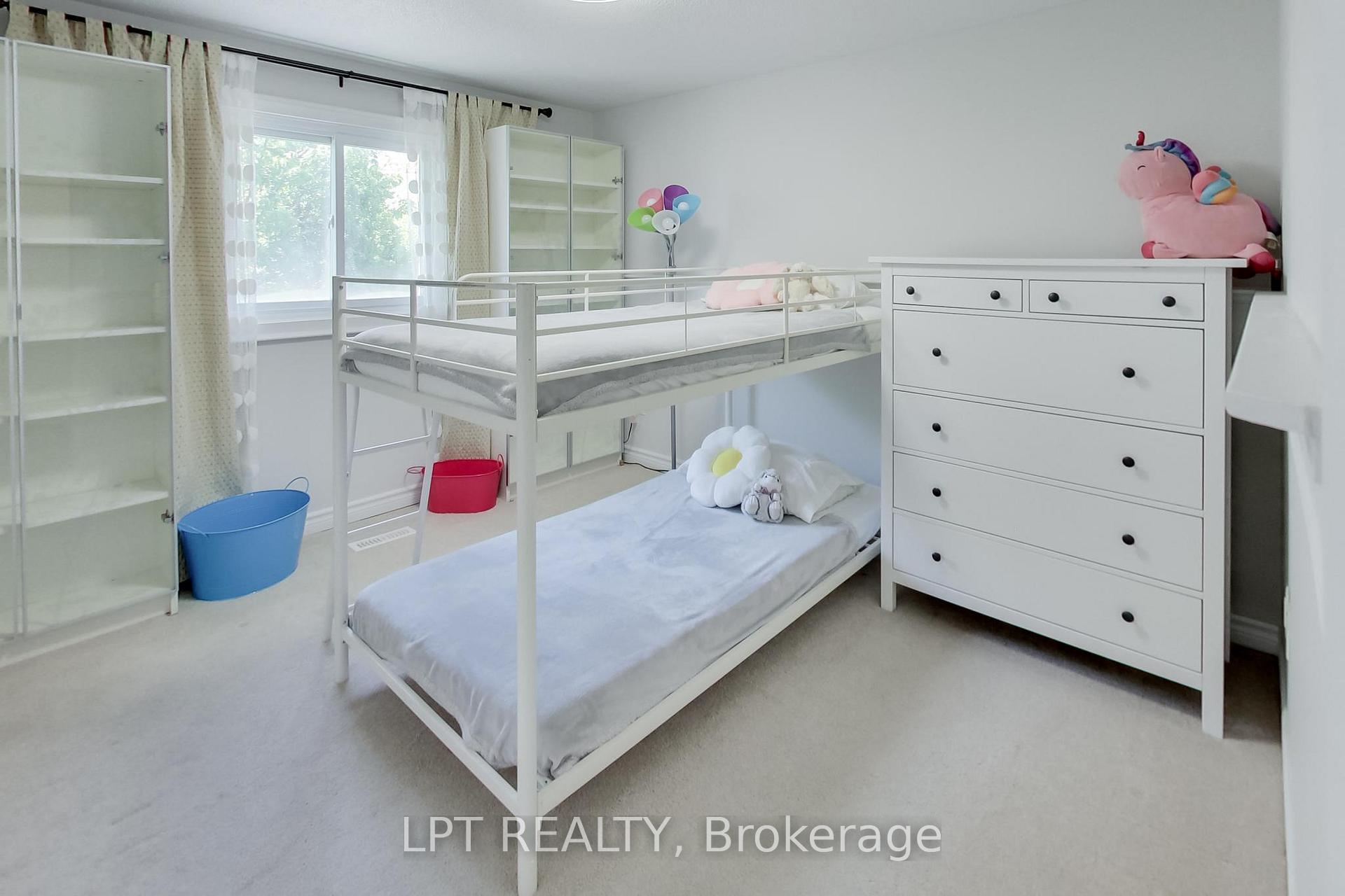 Photo 22 of 2482 Snowhill Court, Burlington, Brant Hills — HOMEH