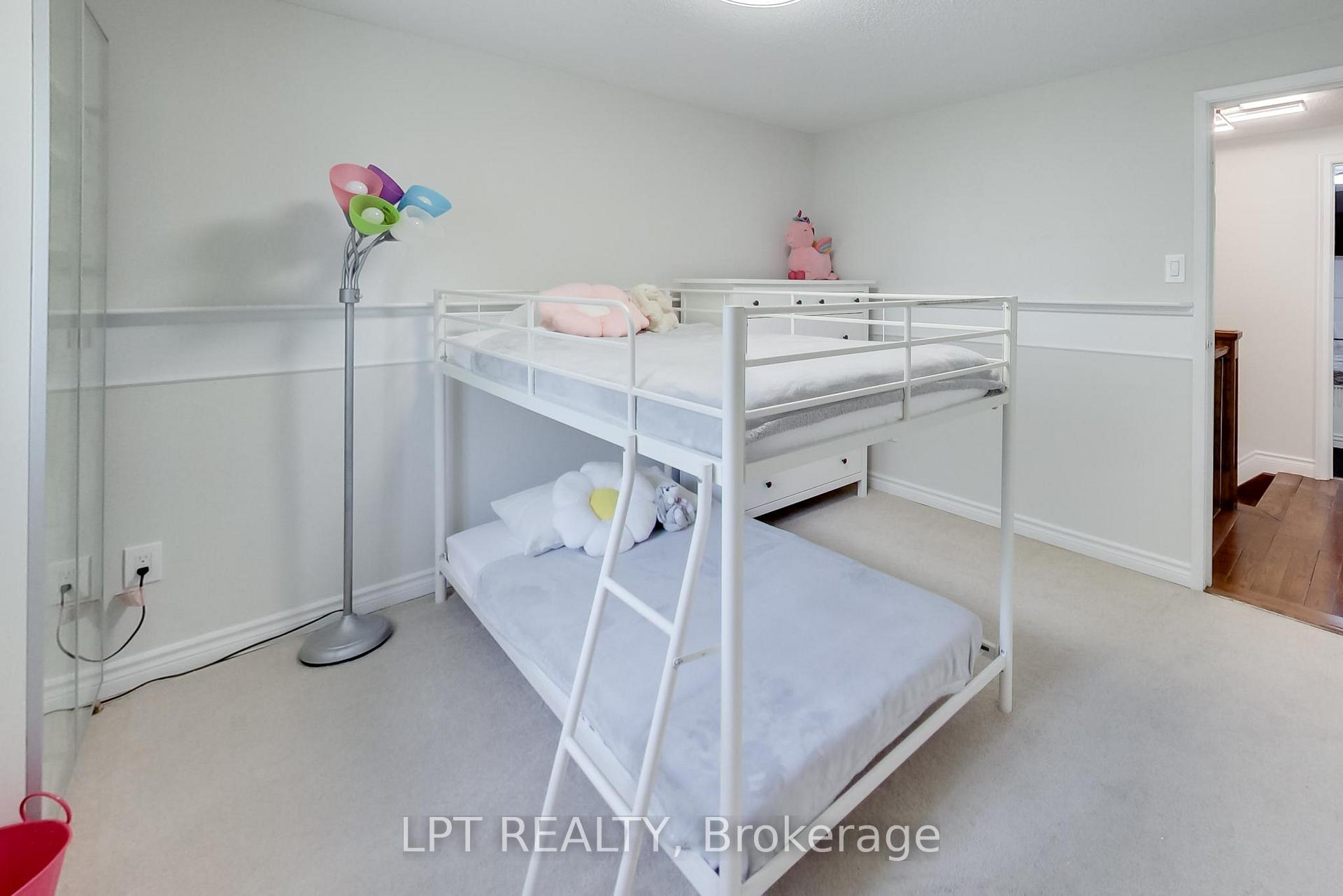 Photo 24 of 2482 Snowhill Court, Burlington, Brant Hills — HOMEH