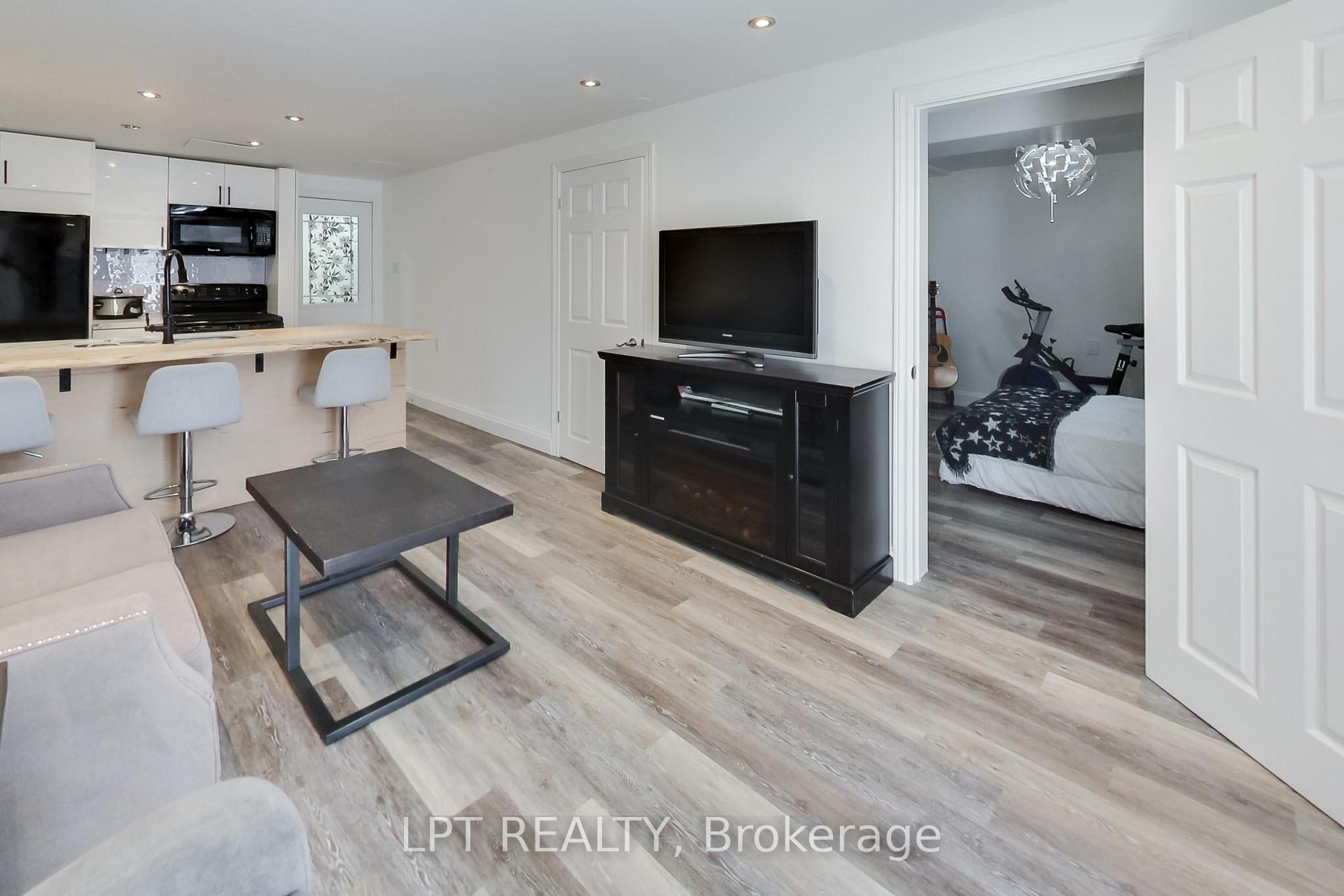 Photo 33 of 2482 Snowhill Court, Burlington, Brant Hills — HOMEH