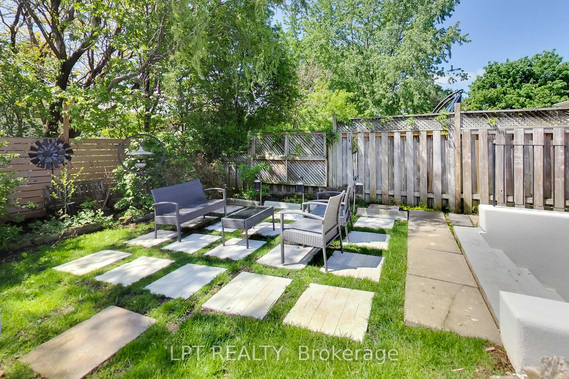 Photo 41 of 2482 Snowhill Court, Burlington, Brant Hills — HOMEH