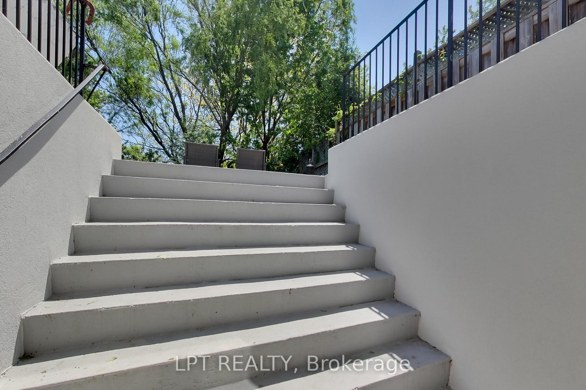 Photo 45 of 2482 Snowhill Court, Burlington, Brant Hills — HOMEH