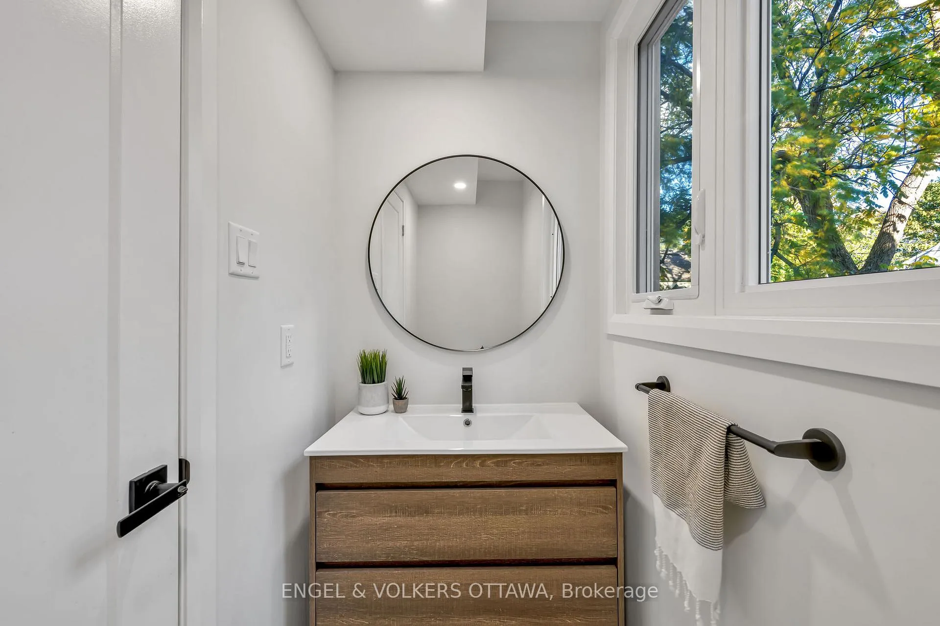 Photo 14 of 22 Harvard Avenue, Ottawa, Old Ottawa South — HOMEH
