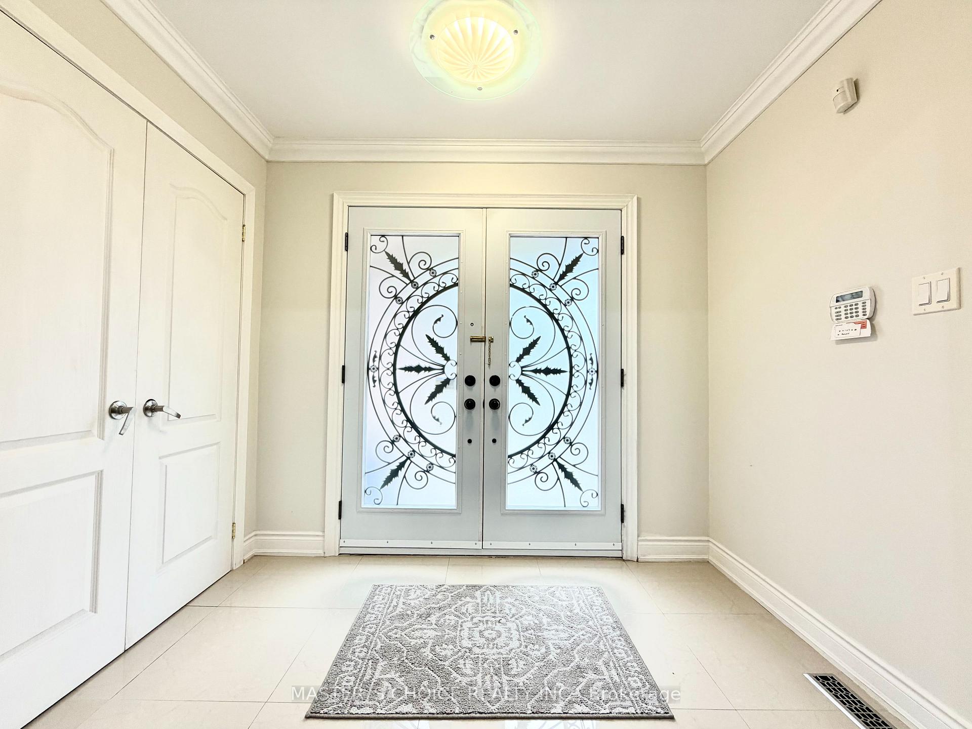 Photo 2 of 212 Fincham Avenue, Markham, Markham Village — HOMEH