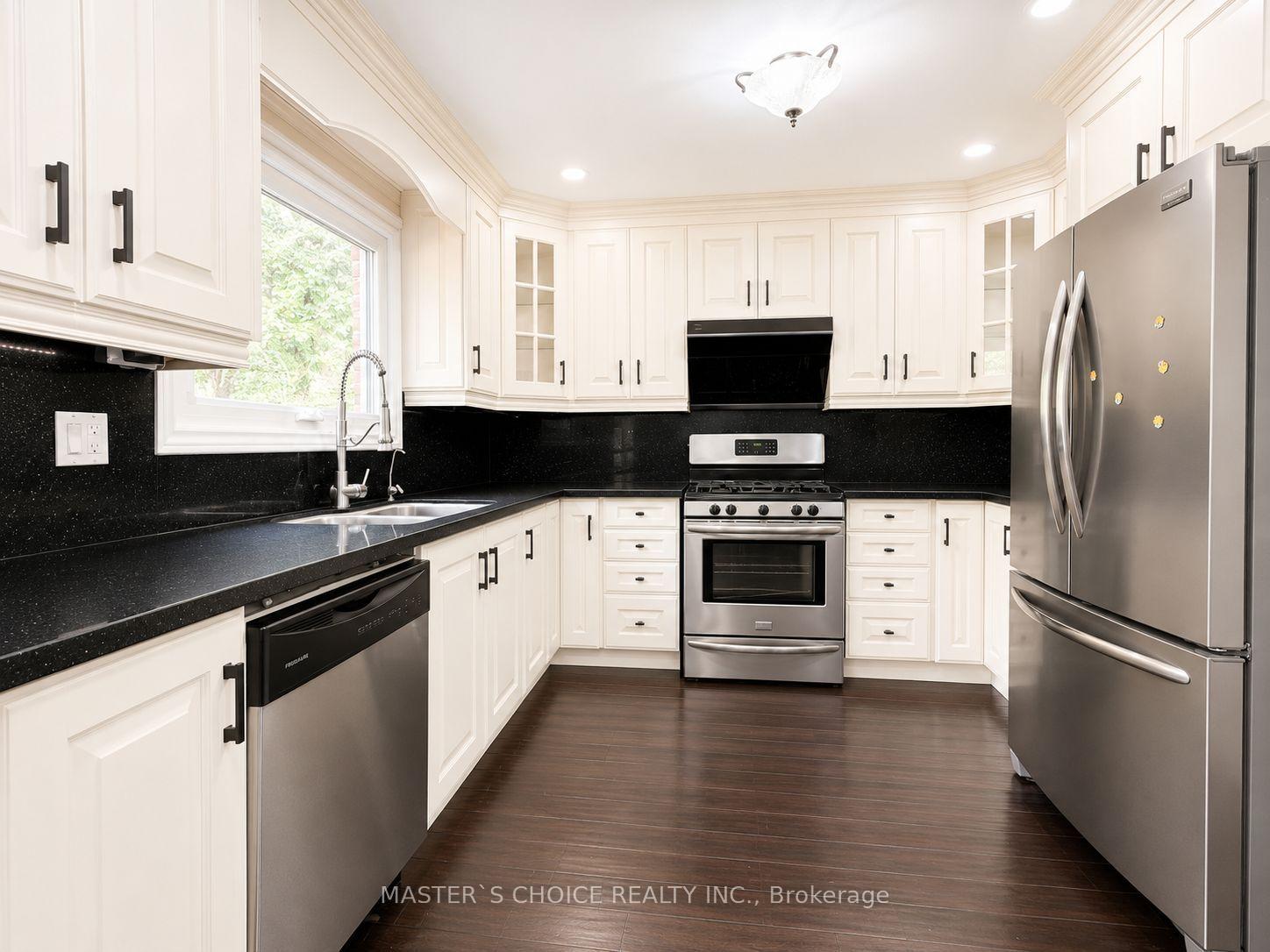 Photo 10 of 212 Fincham Avenue, Markham, Markham Village — HOMEH