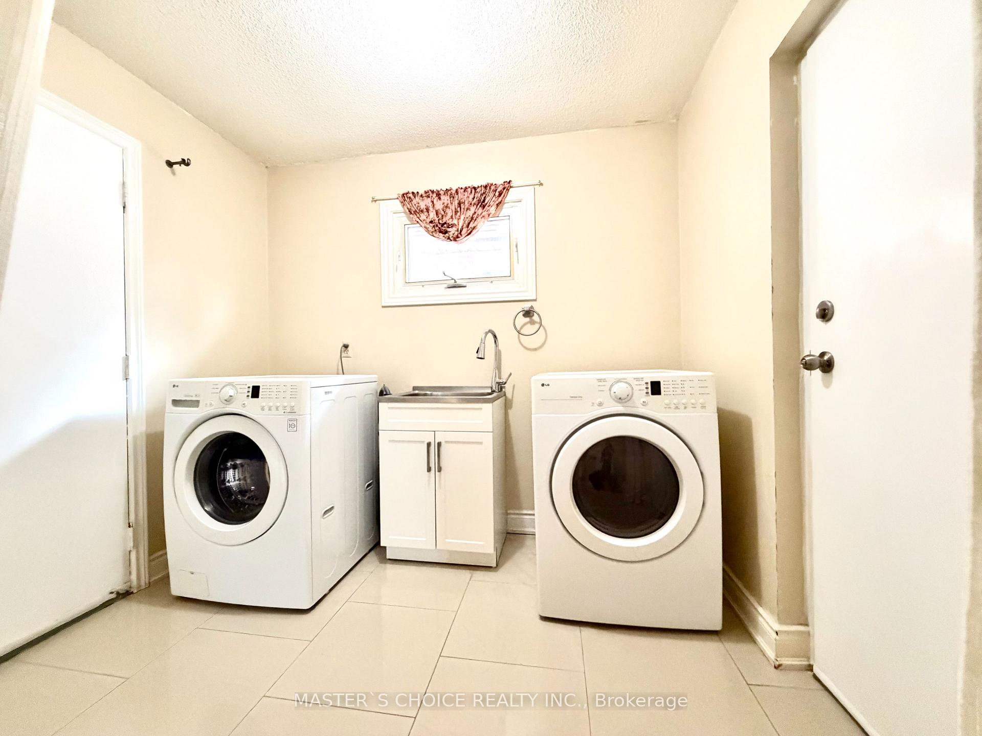Photo 15 of 212 Fincham Avenue, Markham, Markham Village — HOMEH