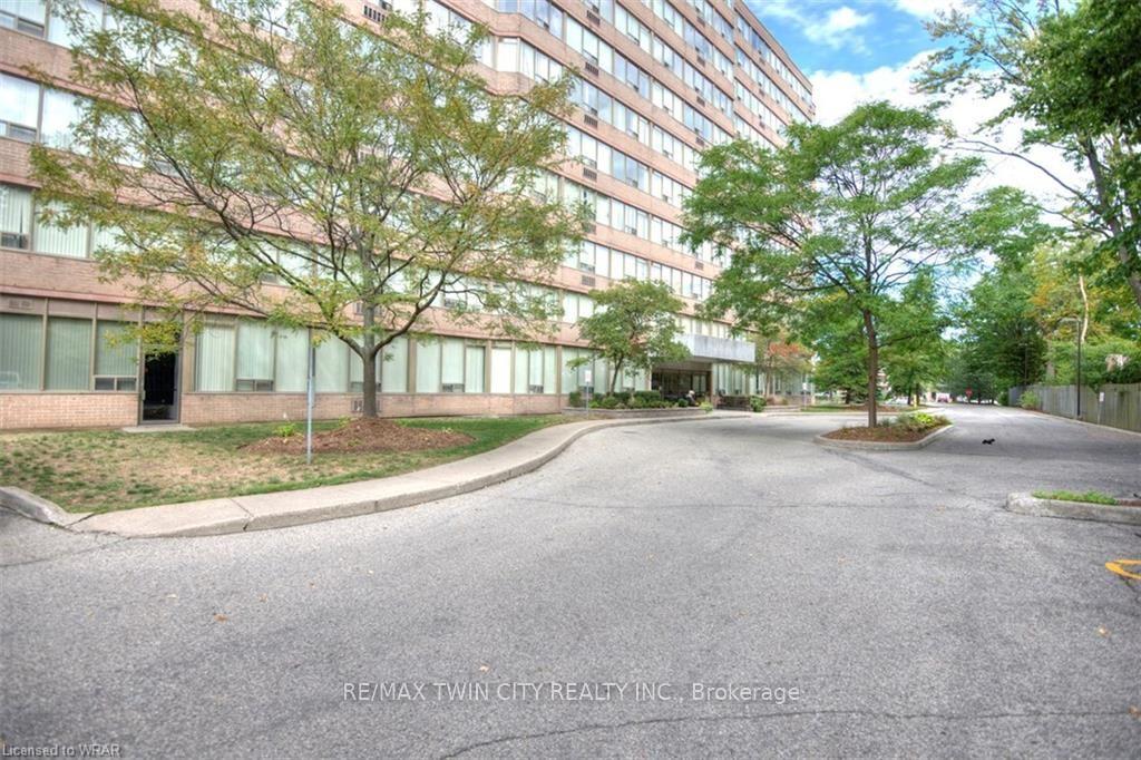 Photo 4 of Unit 503, 3227 King Street E, Kitchener, Centreville Chicopee — HOMEH