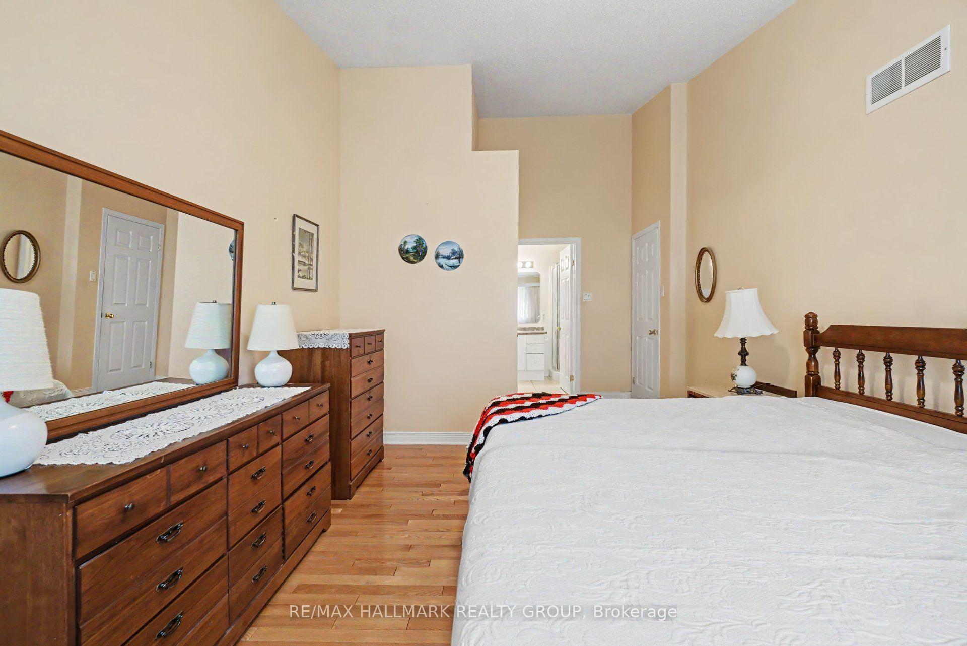 Photo 11 of 13 Waterthrush Crescent, Ottawa, Kanata - Bridlewood — HOMEH