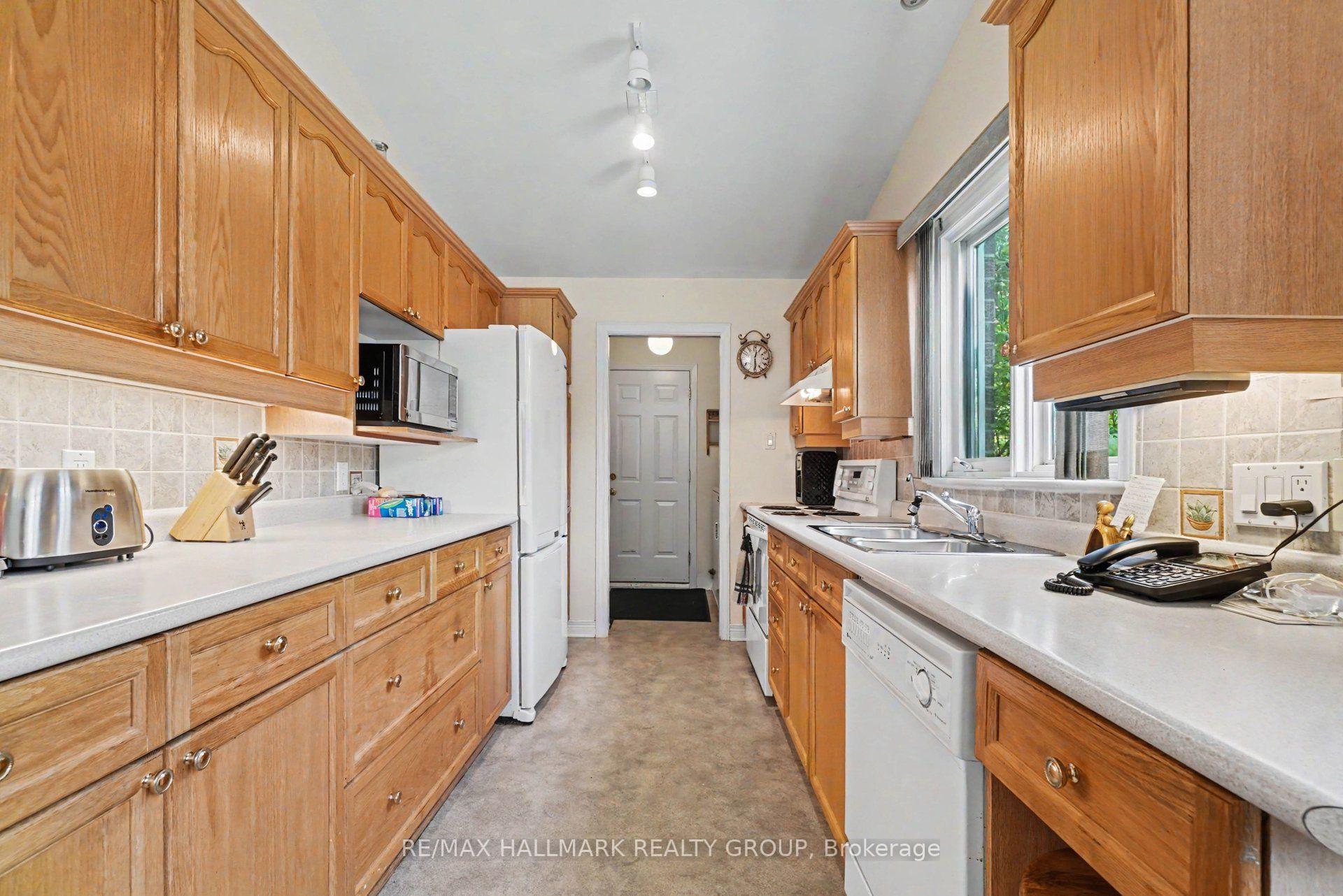 Photo 14 of 13 Waterthrush Crescent, Ottawa, Kanata - Bridlewood — HOMEH