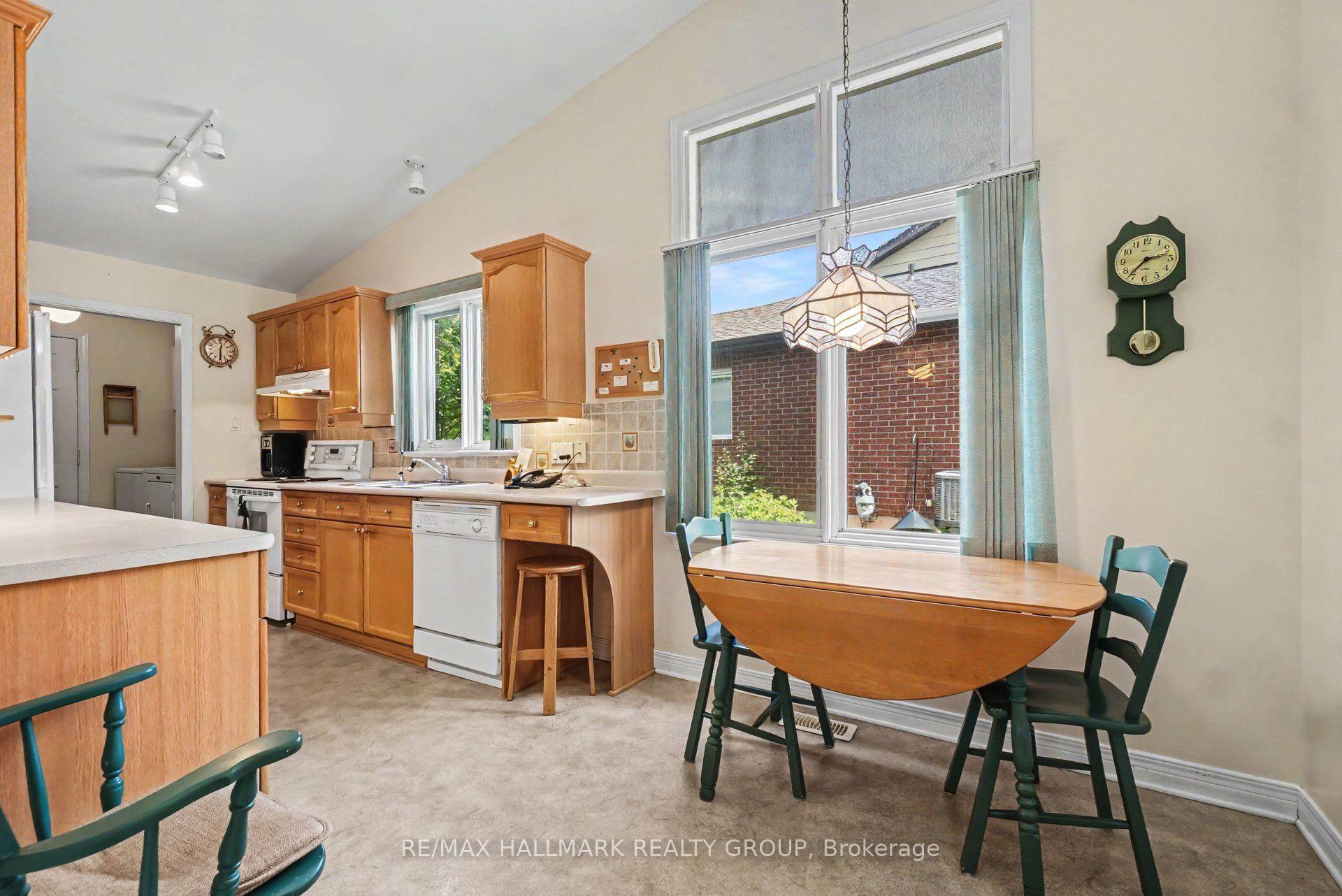 Photo 15 of 13 Waterthrush Crescent, Ottawa, Kanata - Bridlewood — HOMEH