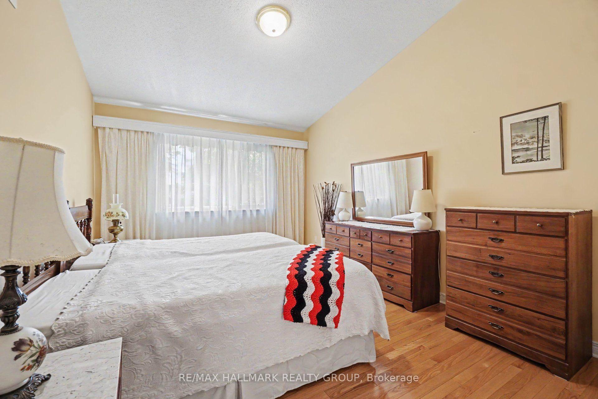 Photo 17 of 13 Waterthrush Crescent, Ottawa, Kanata - Bridlewood — HOMEH