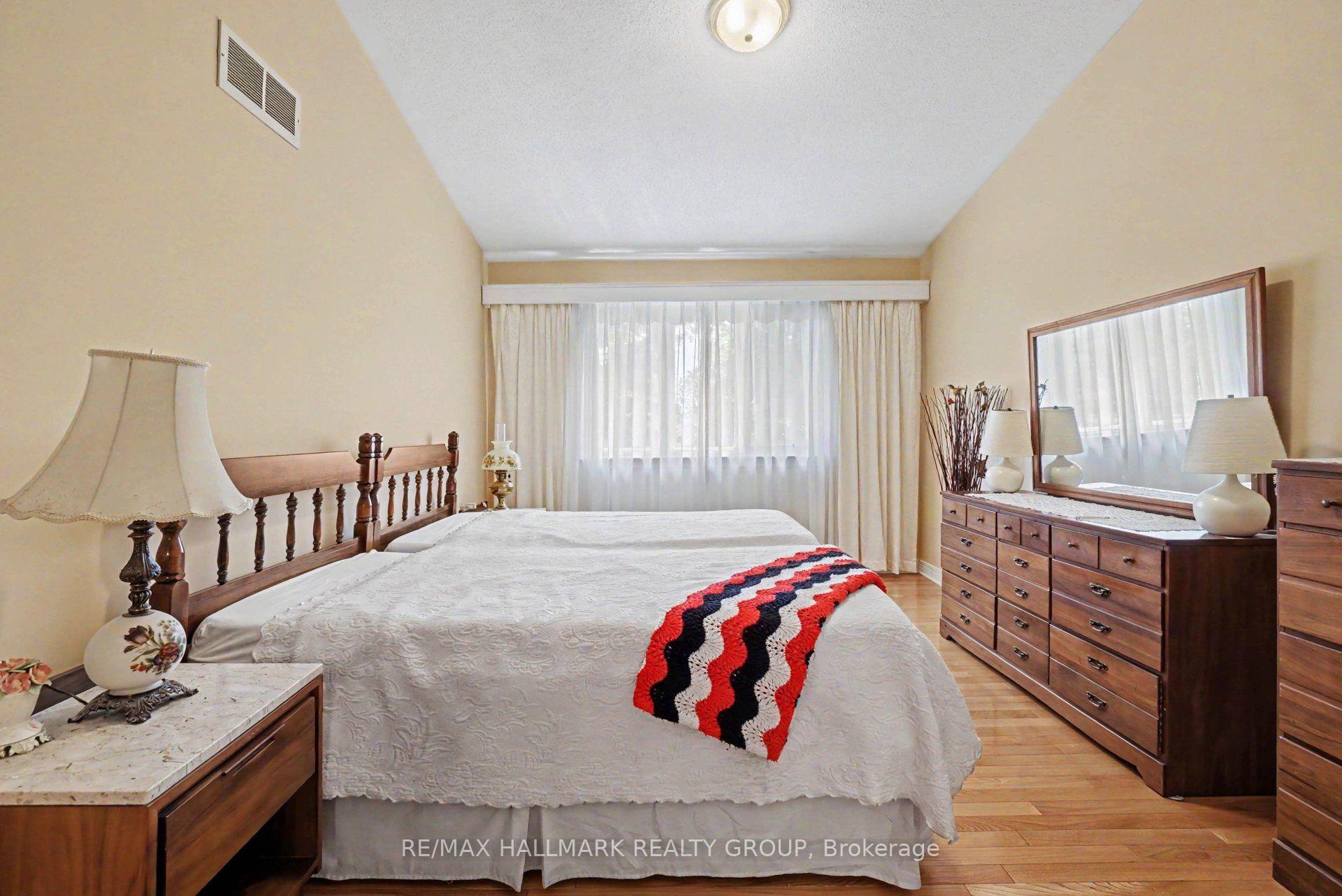 Photo 18 of 13 Waterthrush Crescent, Ottawa, Kanata - Bridlewood — HOMEH