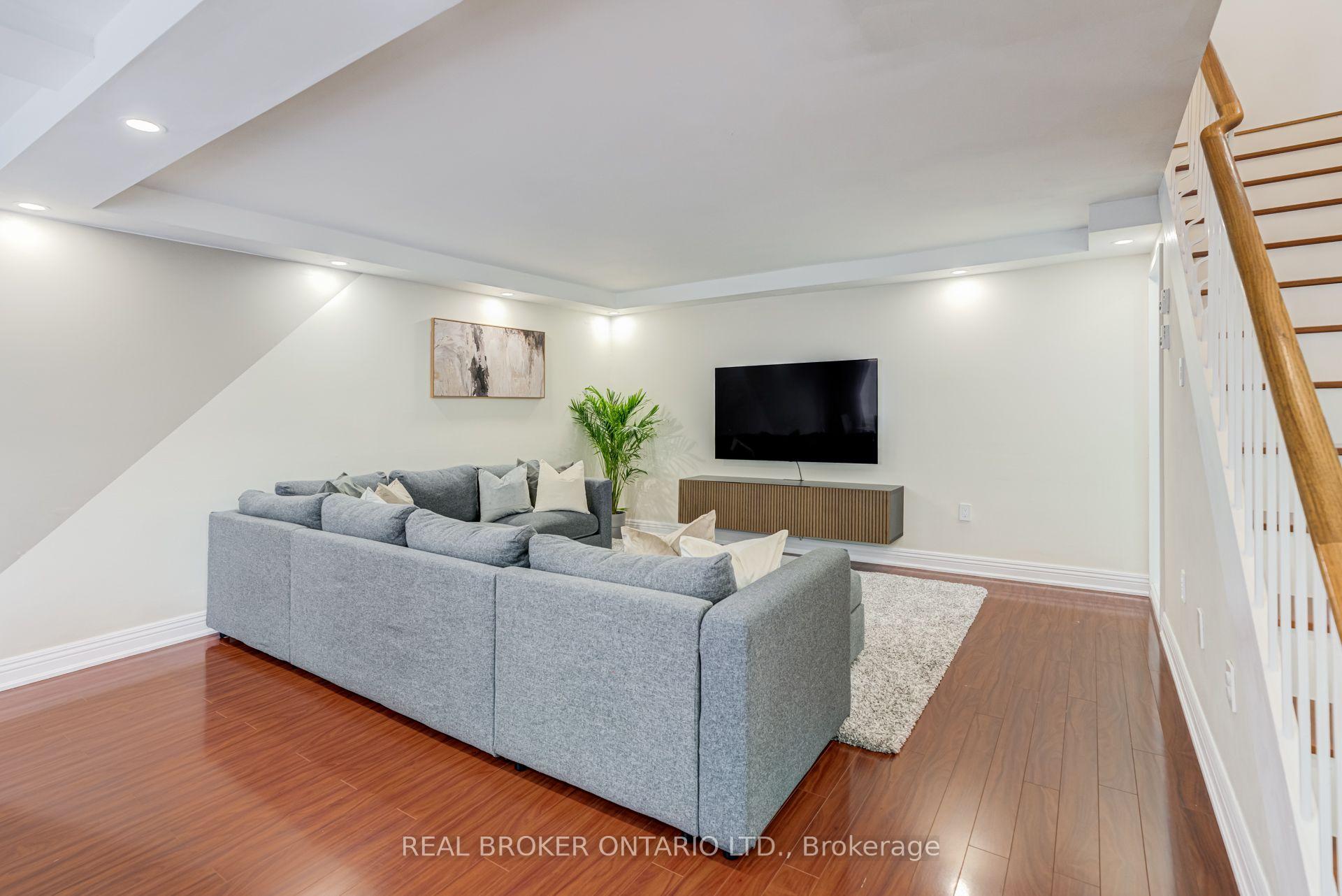 Photo 3 of Unit 62, 130 Ling Road, Scarborough, West Hill — HOMEH
